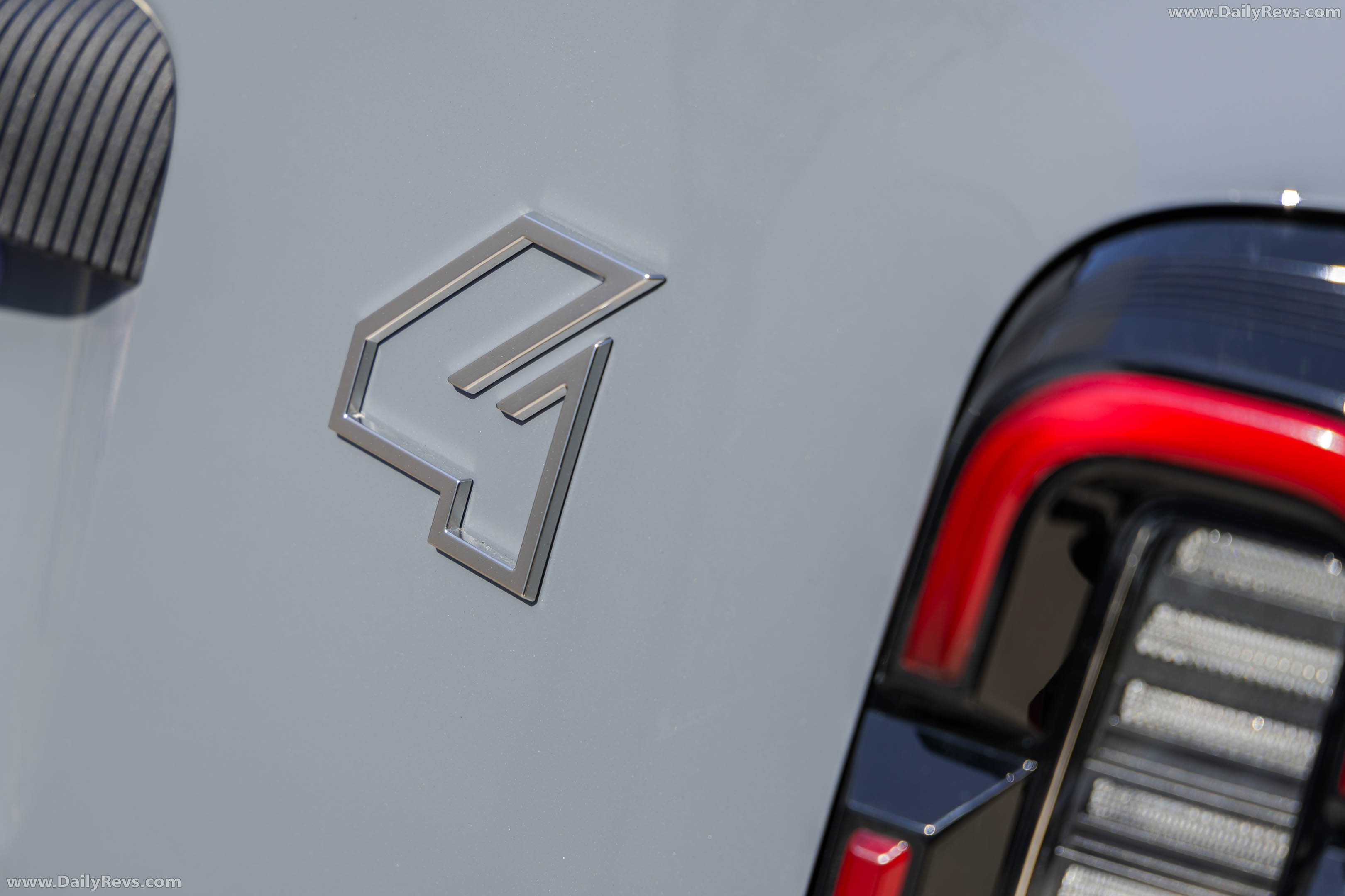 2026 Renault 4 E-Tech Plein Sud Iconic Exterior