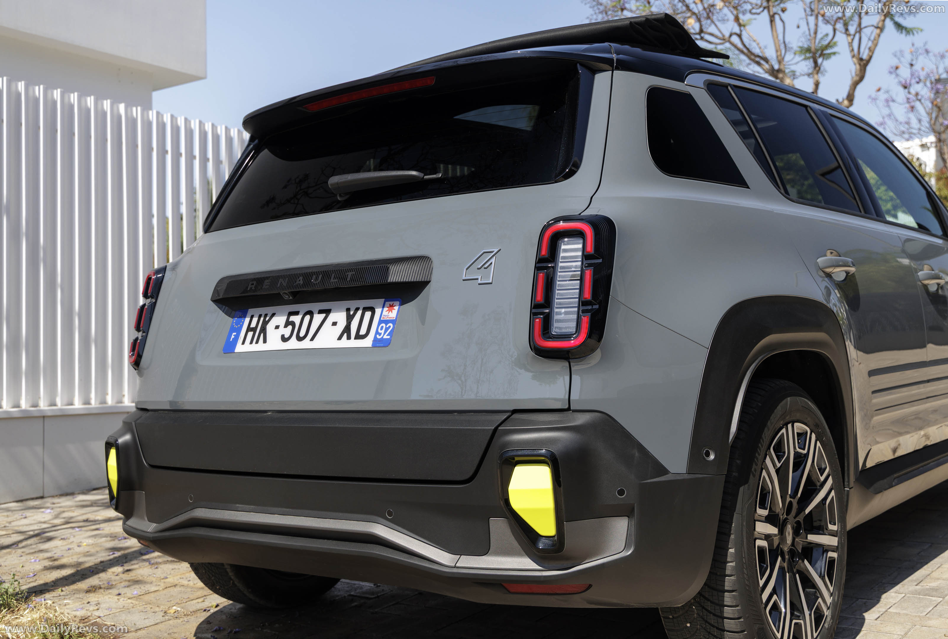 2026 Renault 4 E-Tech Plein Sud Iconic Exterior
