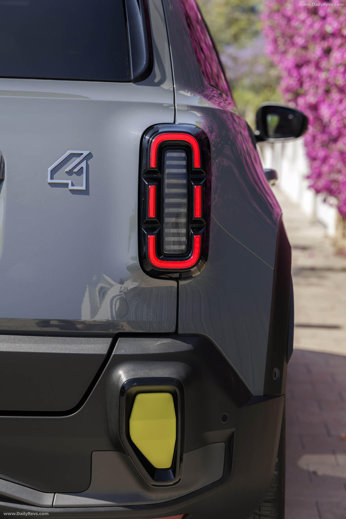 2026 Renault 4 E-Tech Plein Sud Iconic Exterior