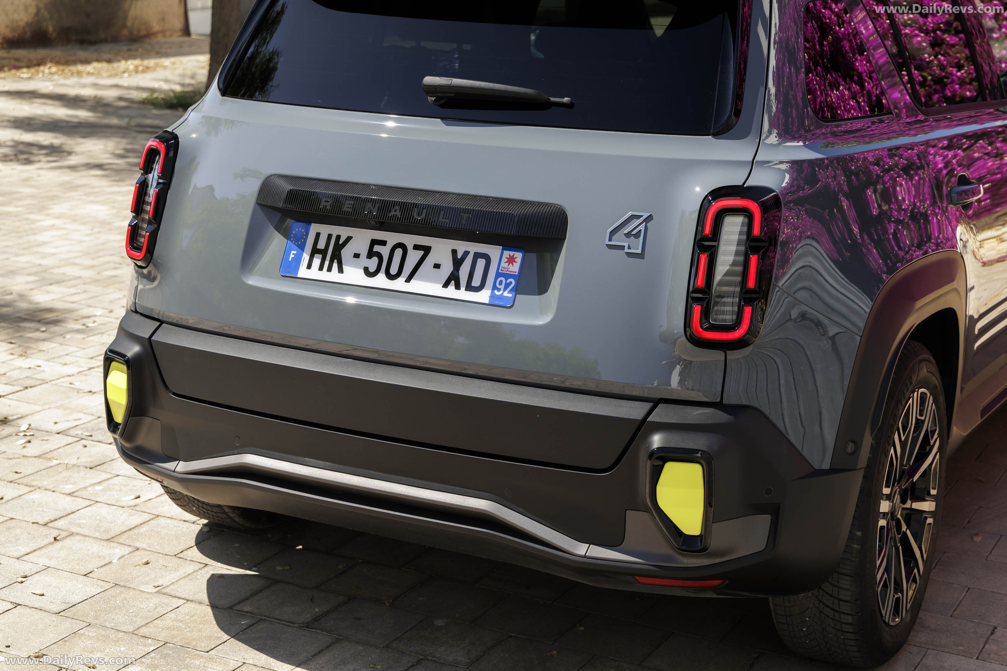 2026 Renault 4 E-Tech Plein Sud Iconic Exterior