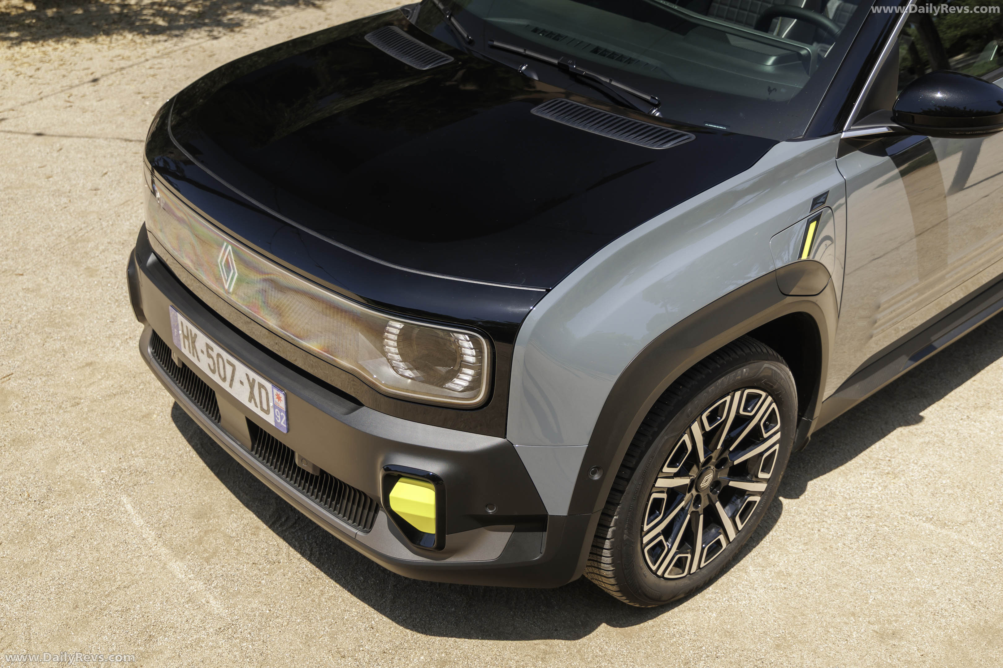 2026 Renault 4 E-Tech Plein Sud Iconic Exterior