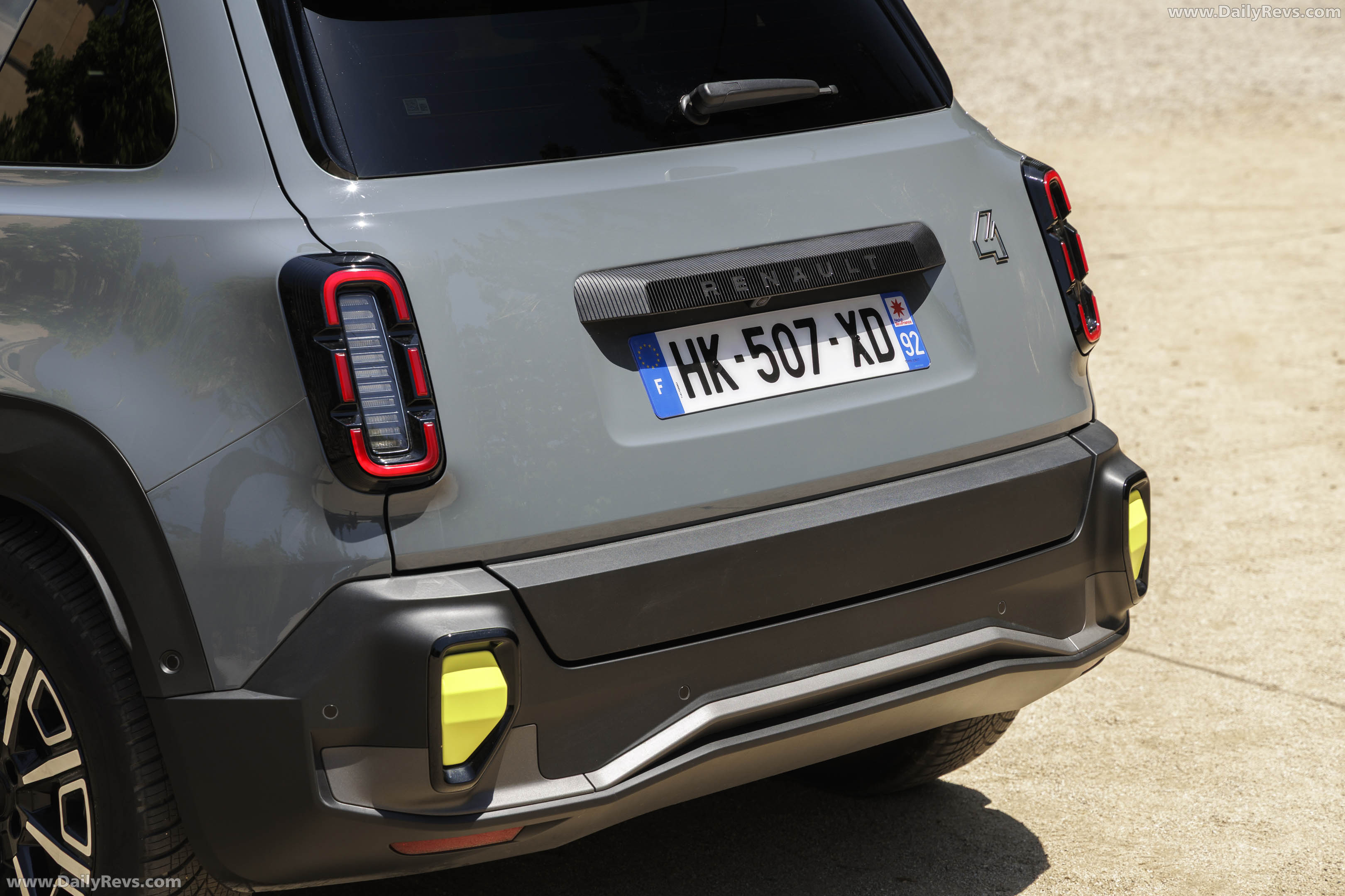 2026 Renault 4 E-Tech Plein Sud Iconic Exterior