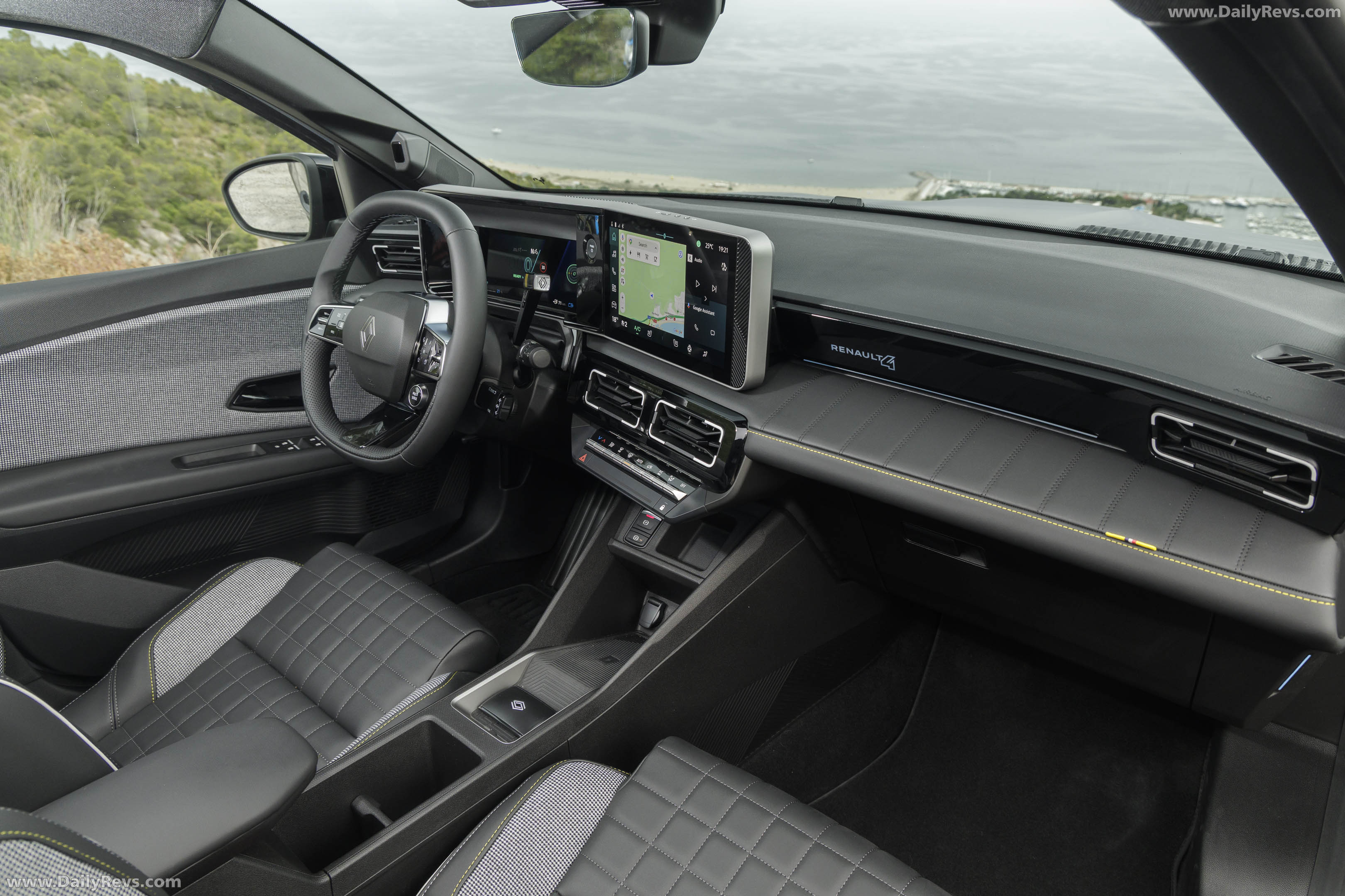 2026 Renault 4 E-Tech Plein Sud Iconic Interior