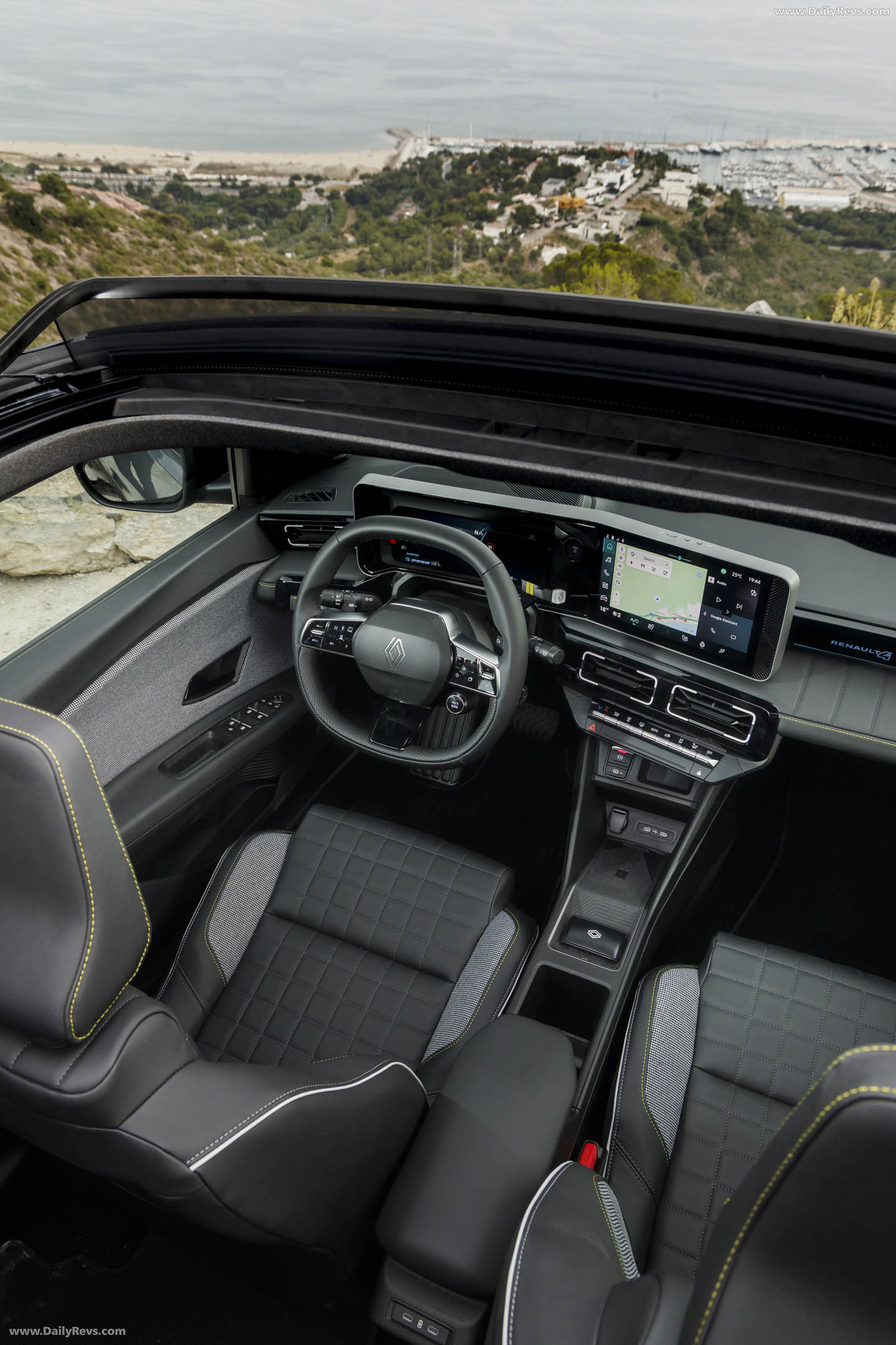 2026 Renault 4 E-Tech Plein Sud Iconic Interior