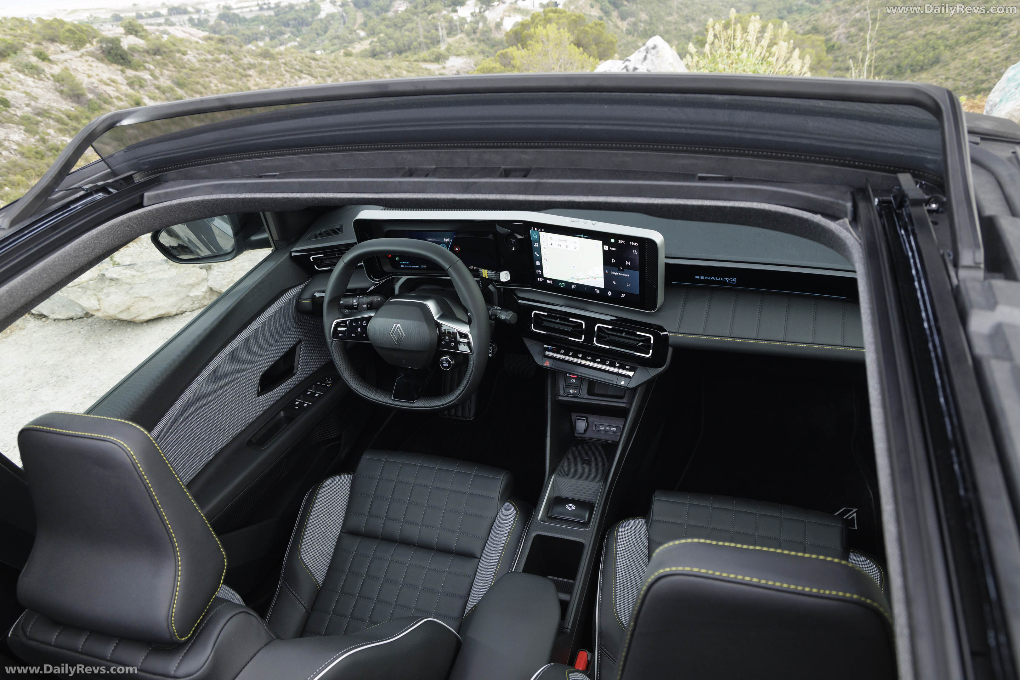2026 Renault 4 E-Tech Plein Sud Iconic Interior