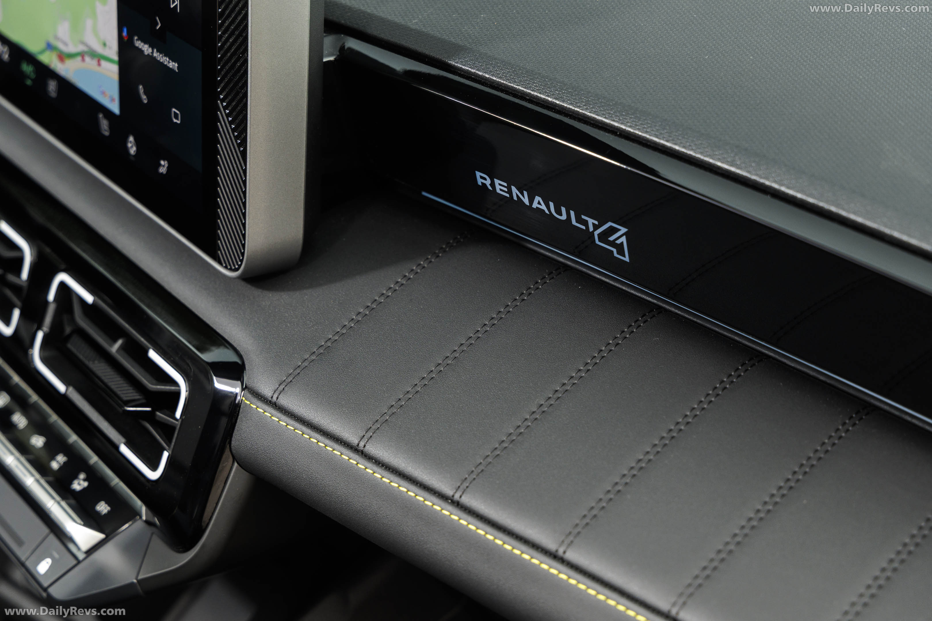 2026 Renault 4 E-Tech Plein Sud Iconic Interior