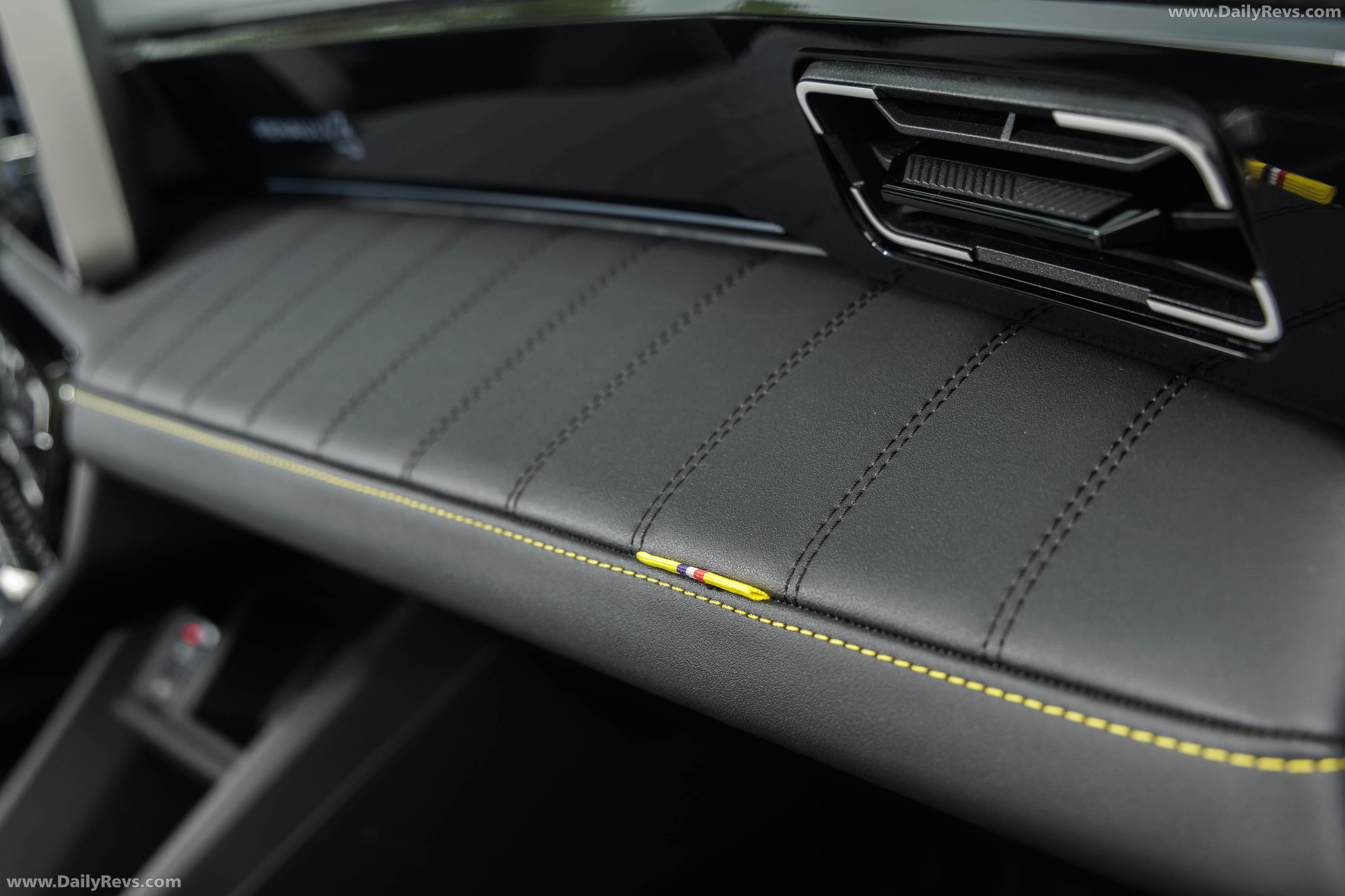 2026 Renault 4 E-Tech Plein Sud Iconic Interior