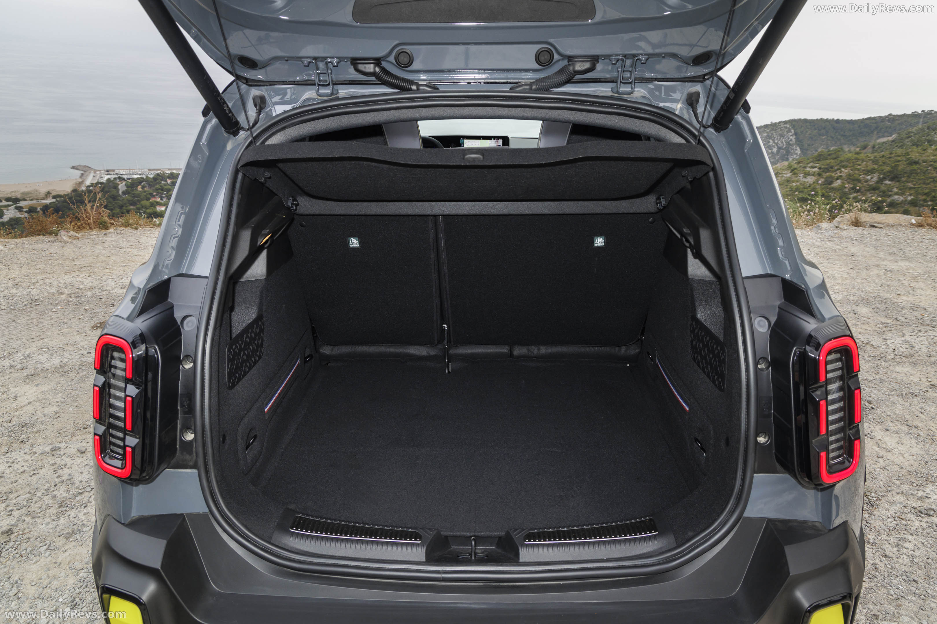 2026 Renault 4 E-Tech Plein Sud Iconic Interior