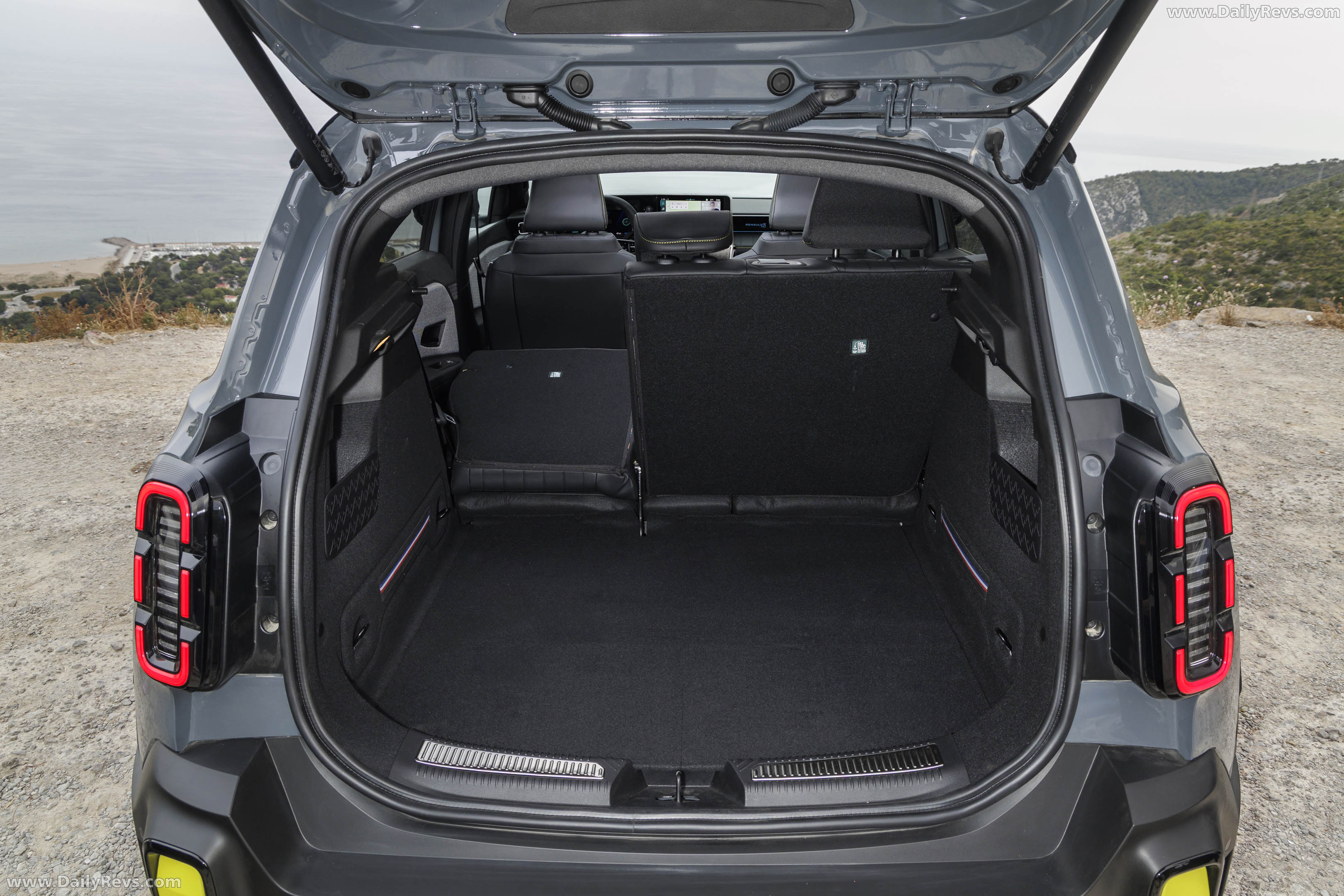2026 Renault 4 E-Tech Plein Sud Iconic Interior
