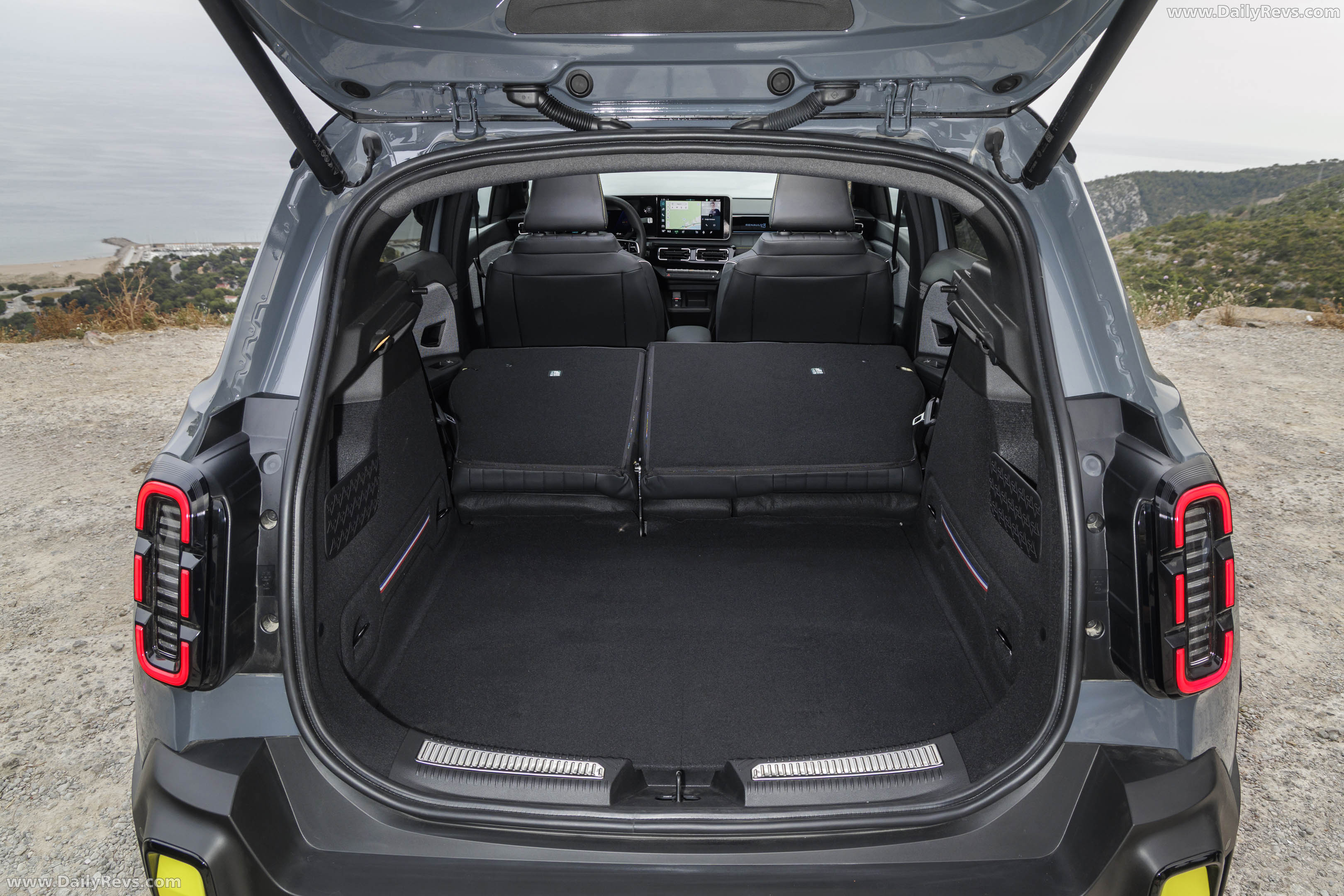 2026 Renault 4 E-Tech Plein Sud Iconic Interior