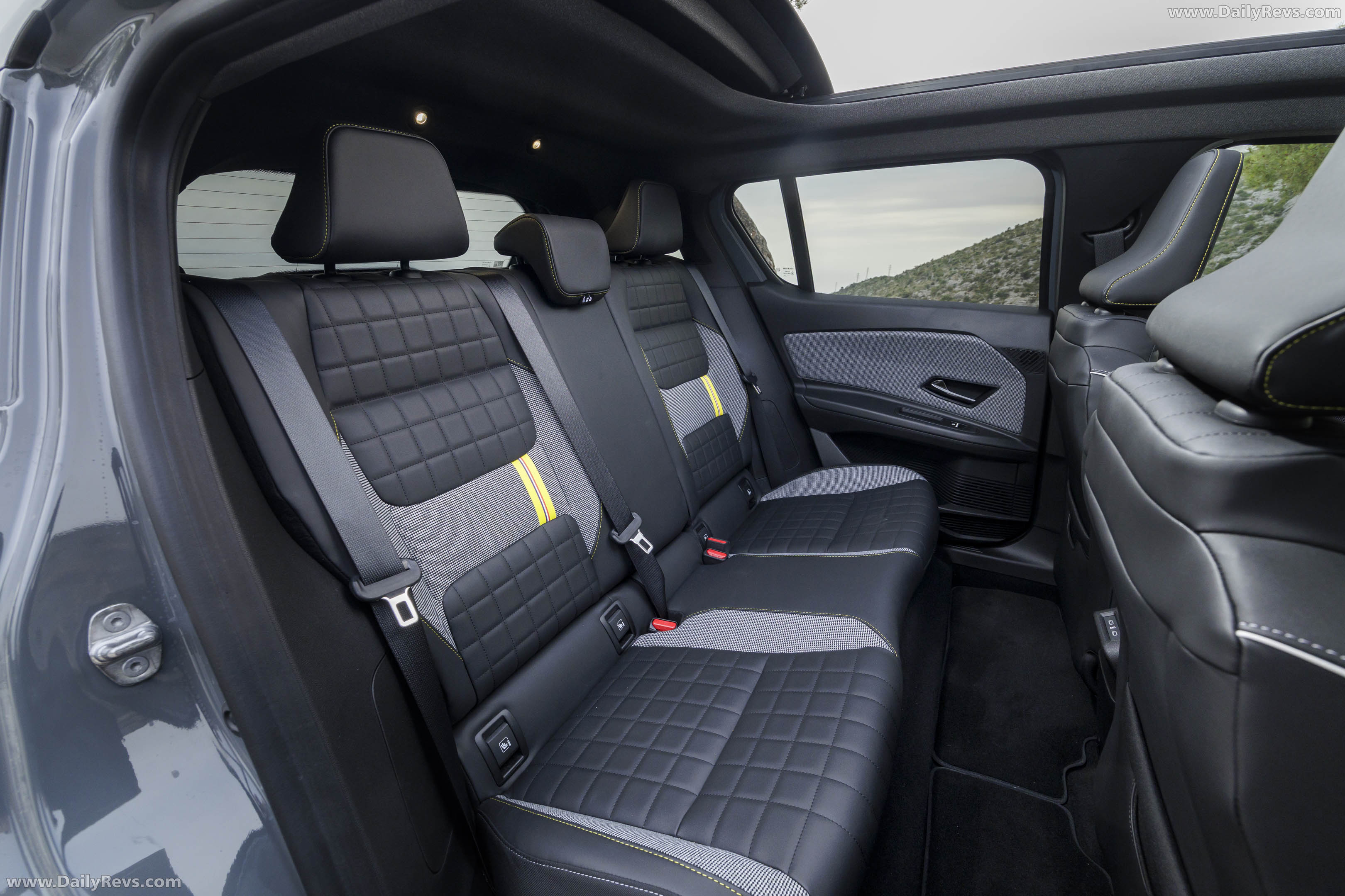 2026 Renault 4 E-Tech Plein Sud Iconic Interior