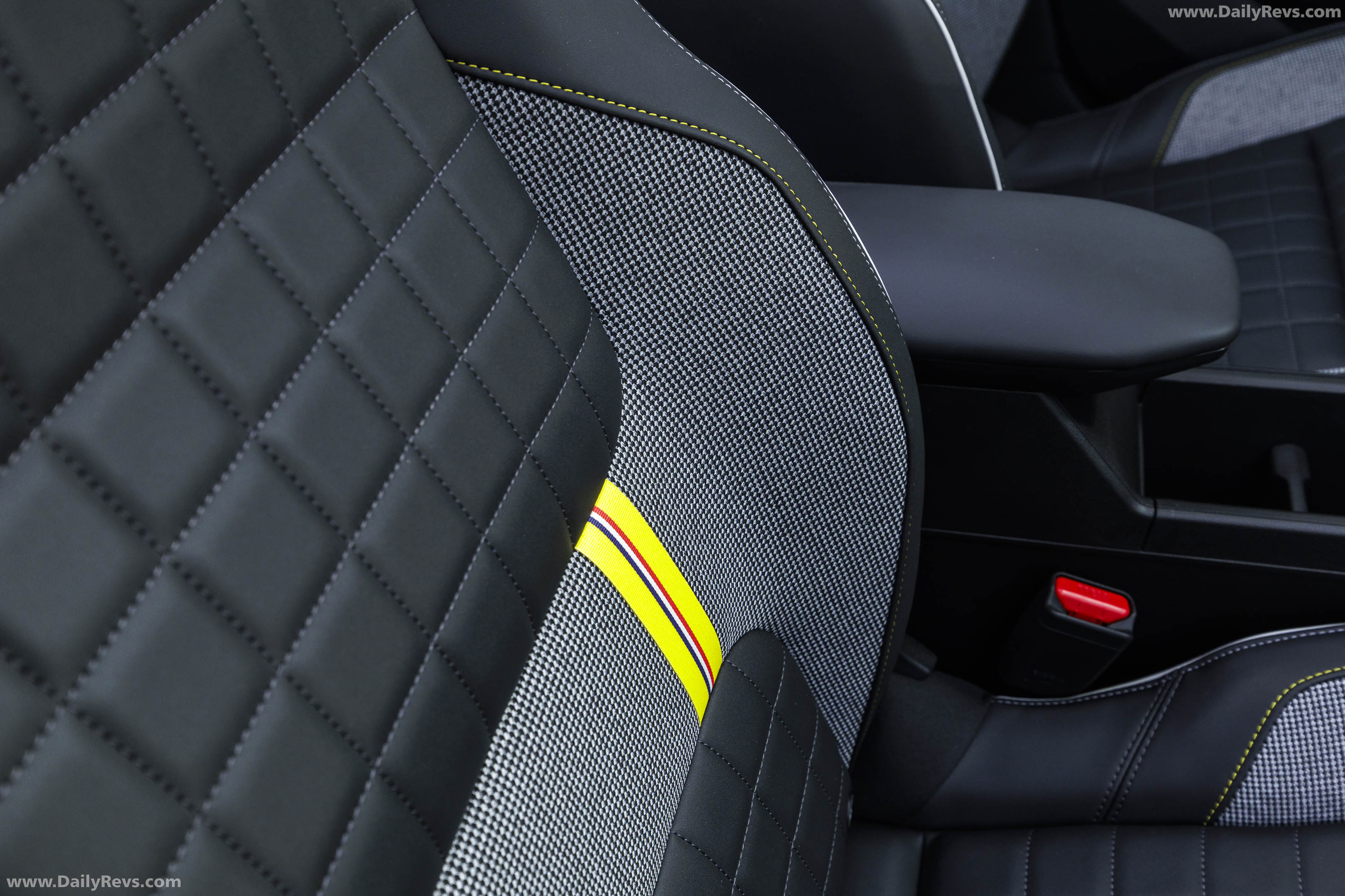 2026 Renault 4 E-Tech Plein Sud Iconic Interior