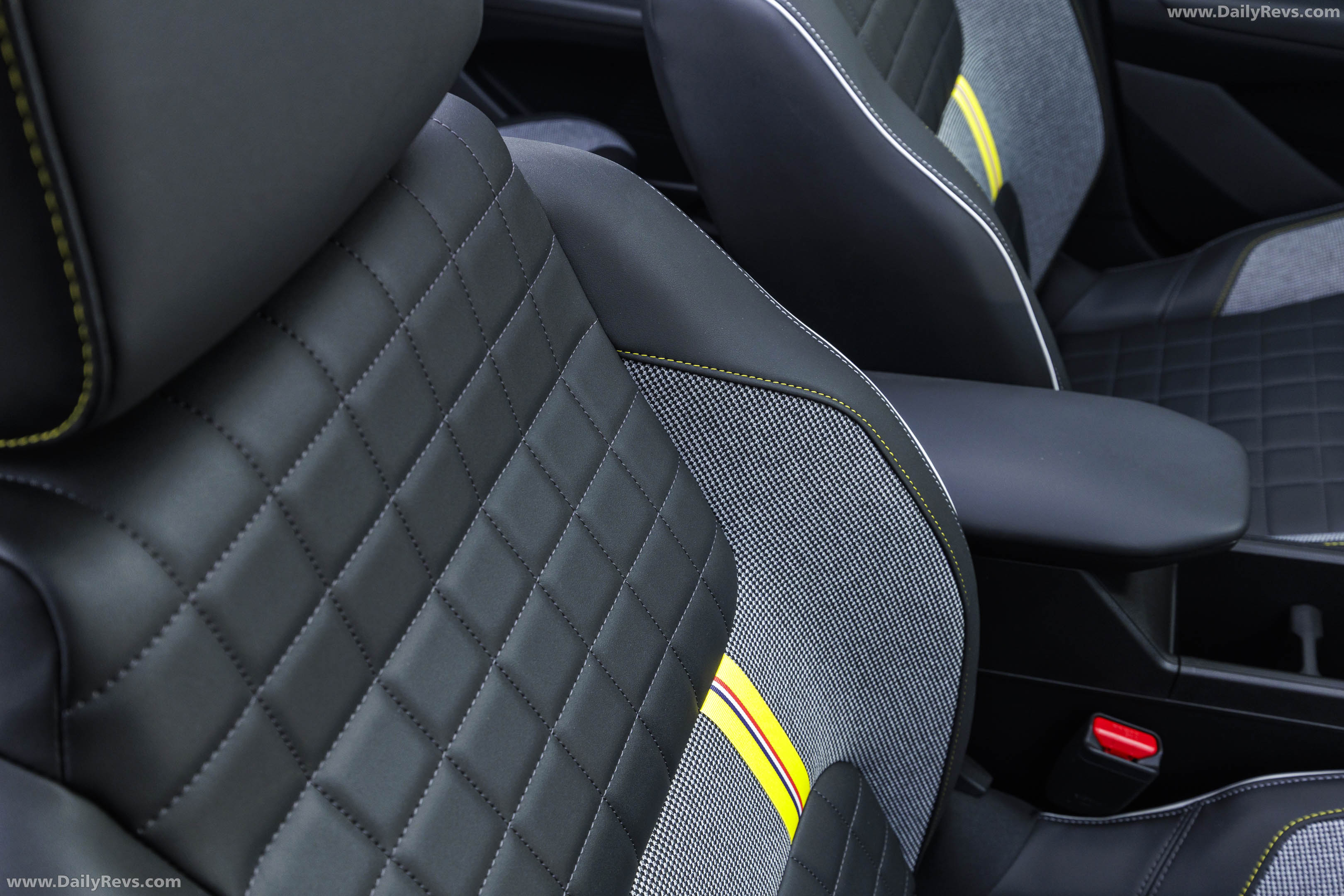 2026 Renault 4 E-Tech Plein Sud Iconic Interior