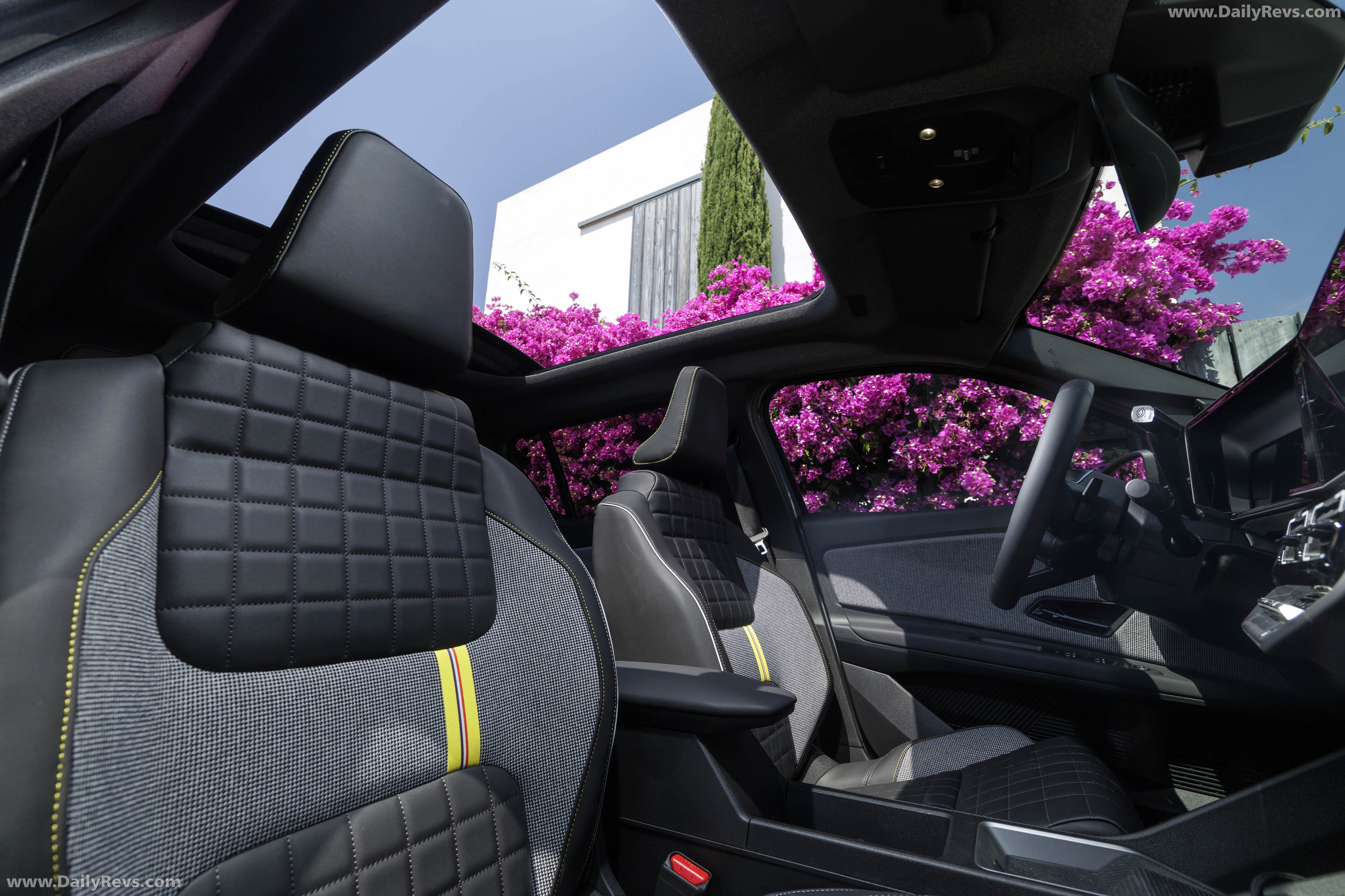 2026 Renault 4 E-Tech Plein Sud Iconic Interior