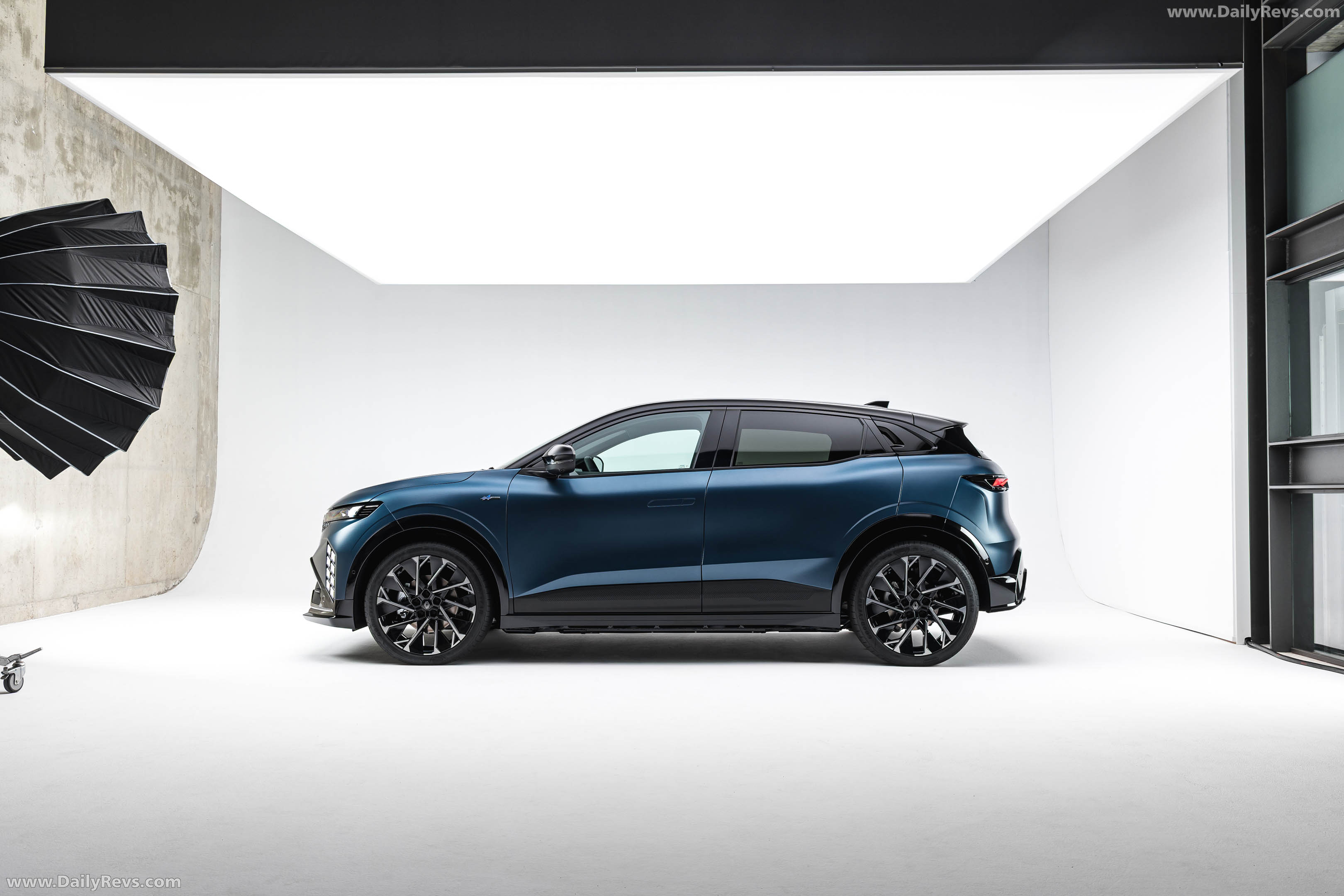 2027 Renault Megane E-Tech Side View