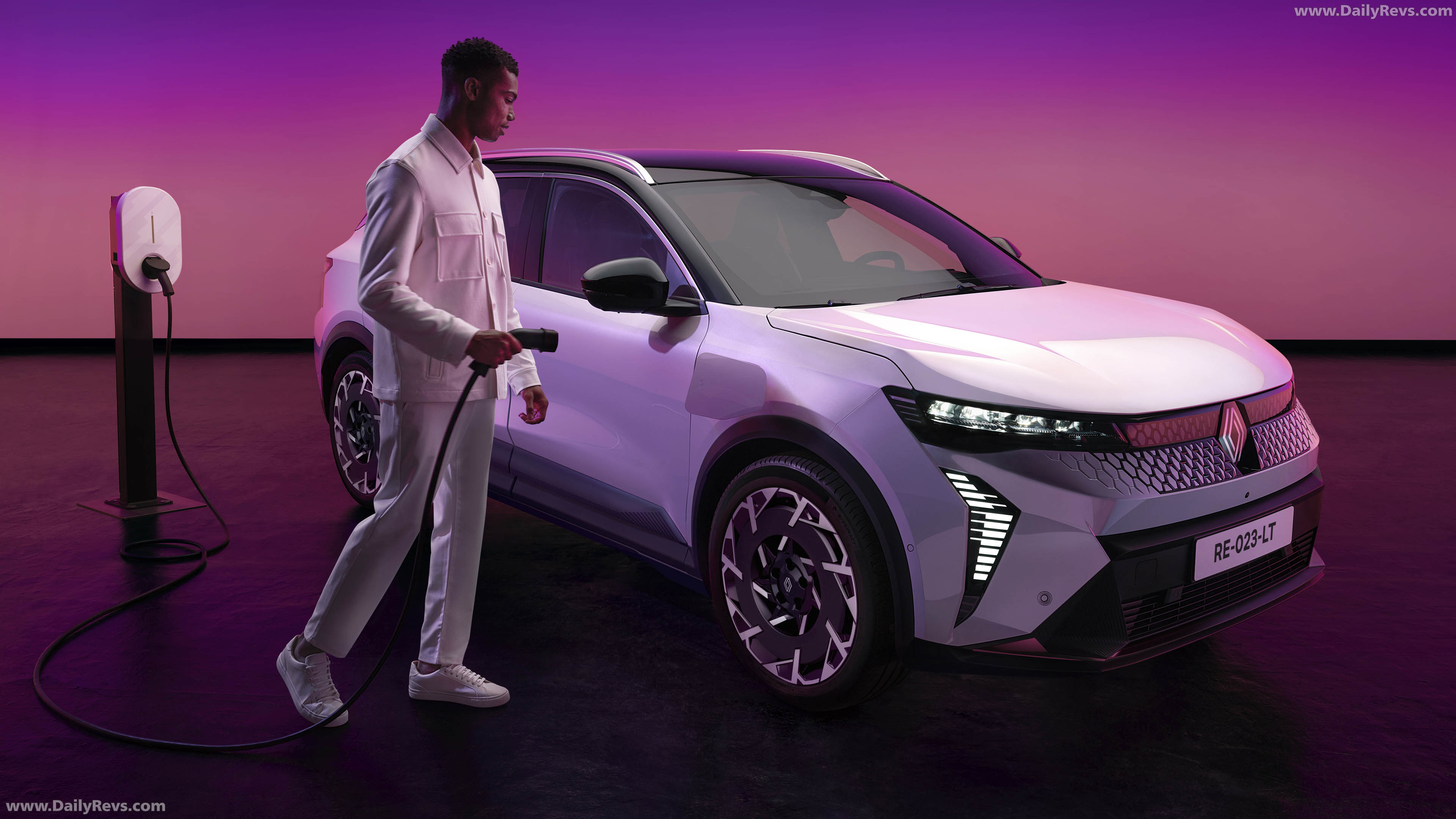 2026 Renault Scenic E-Tech Front View