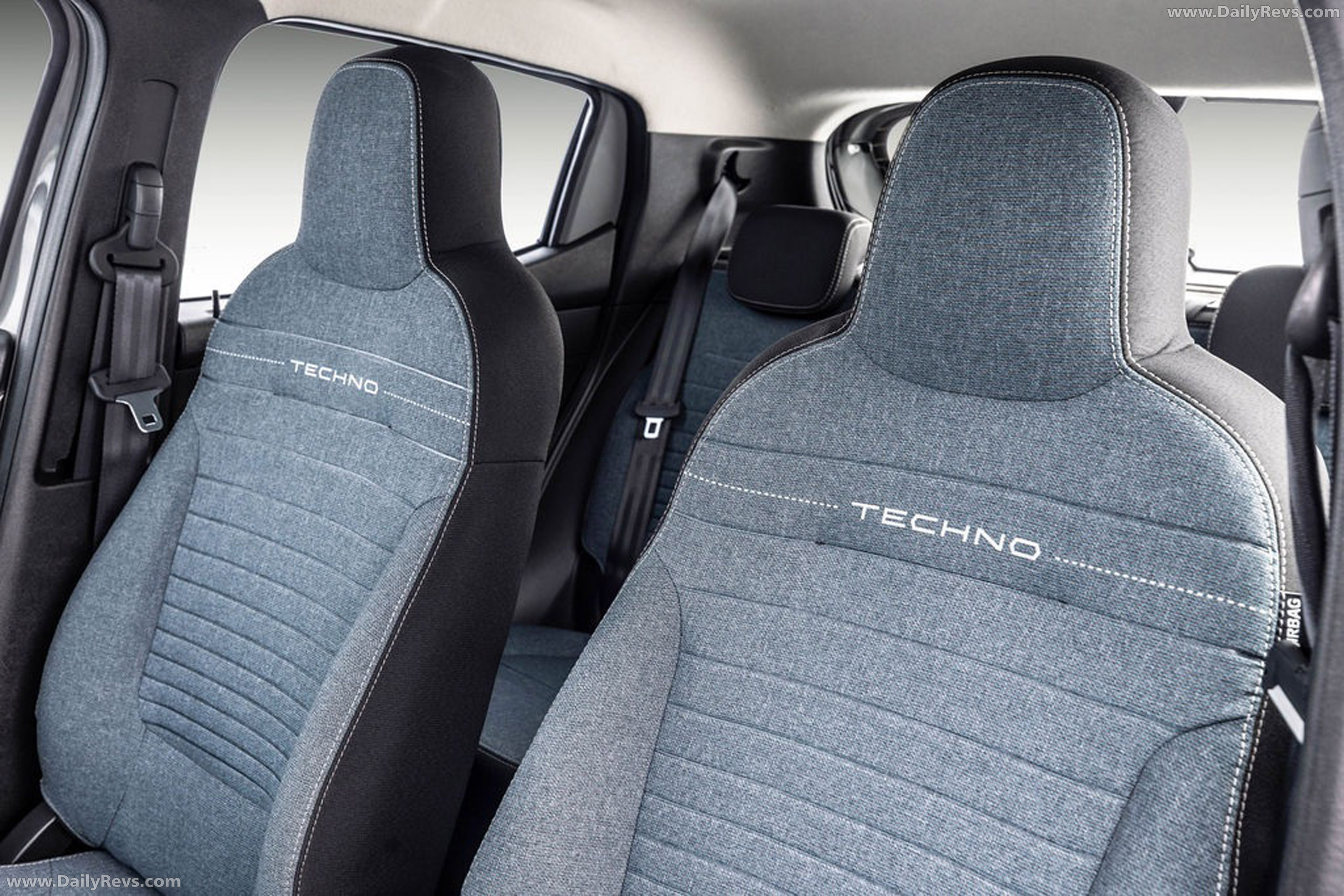 2027 Renault Kwid Techno Interior