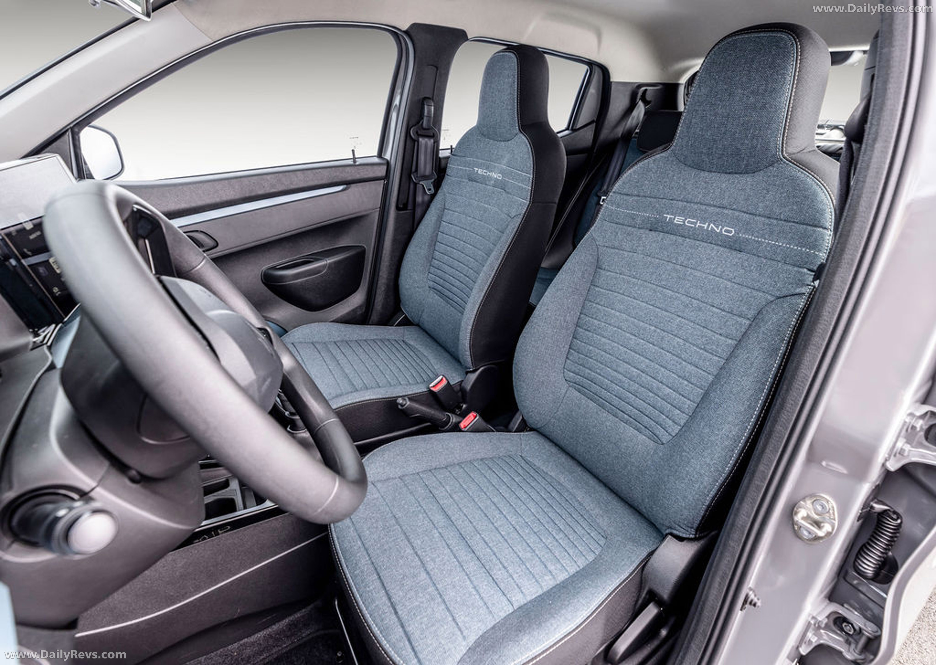 2027 Renault Kwid Techno Interior