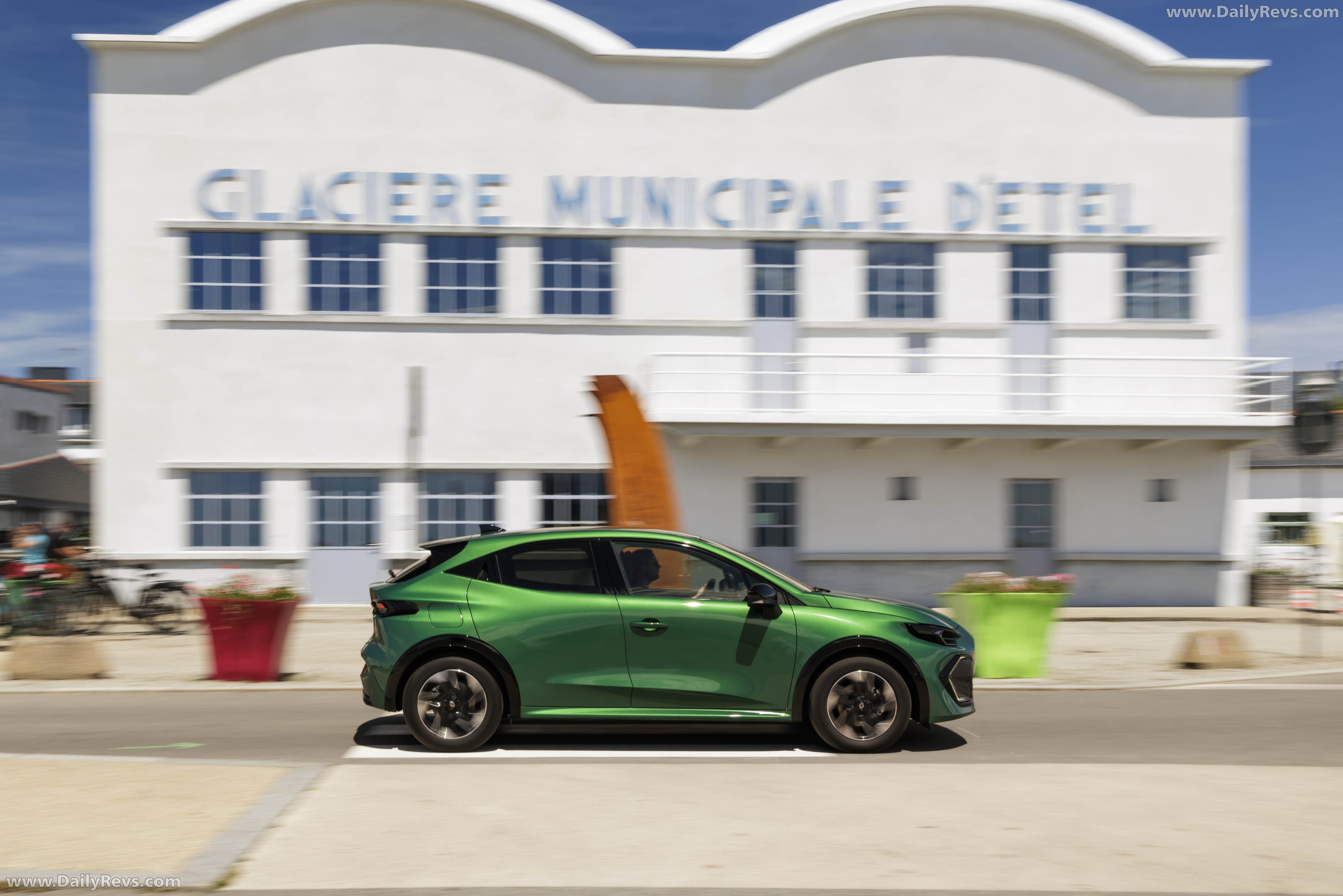 2026 Renault Clio Eco-G Side View