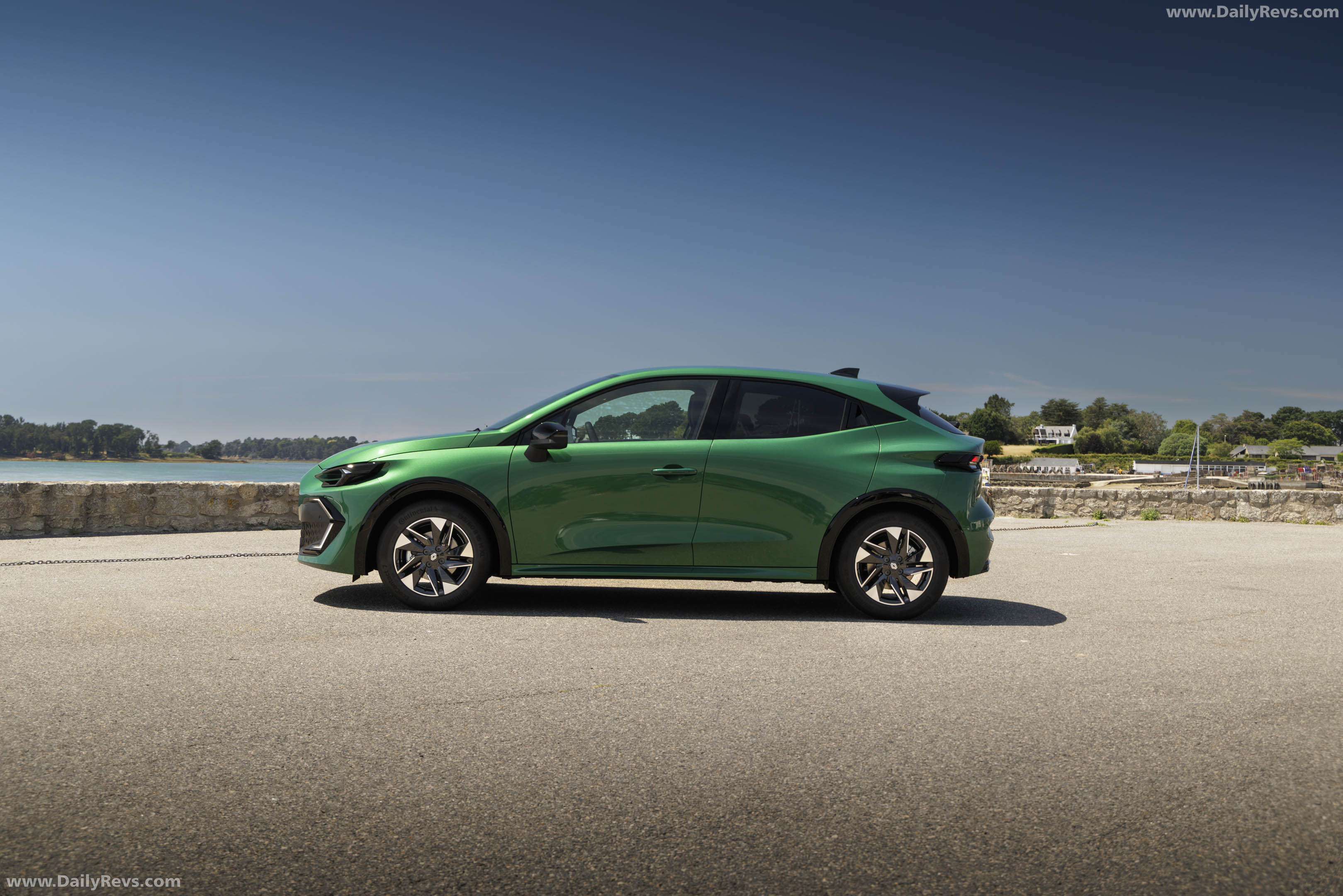 2026 Renault Clio Eco-G Side View