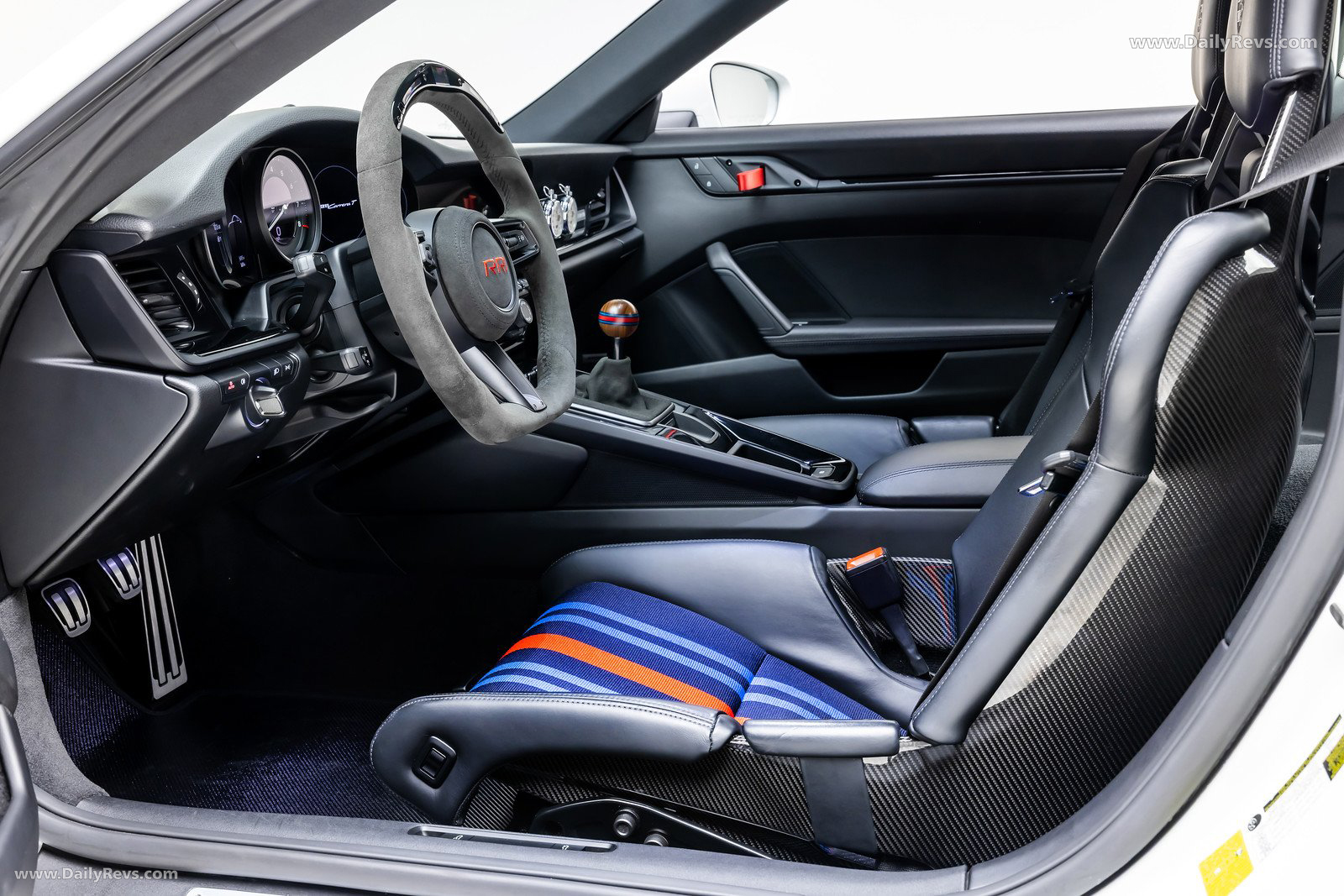 2025 Rezvani Retro RR1 Interior