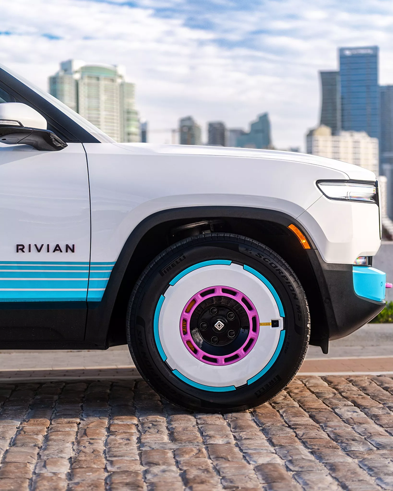 2025 Rivian R1S Miami Exterior