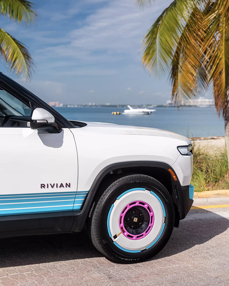 2025 Rivian R1S Miami Exterior