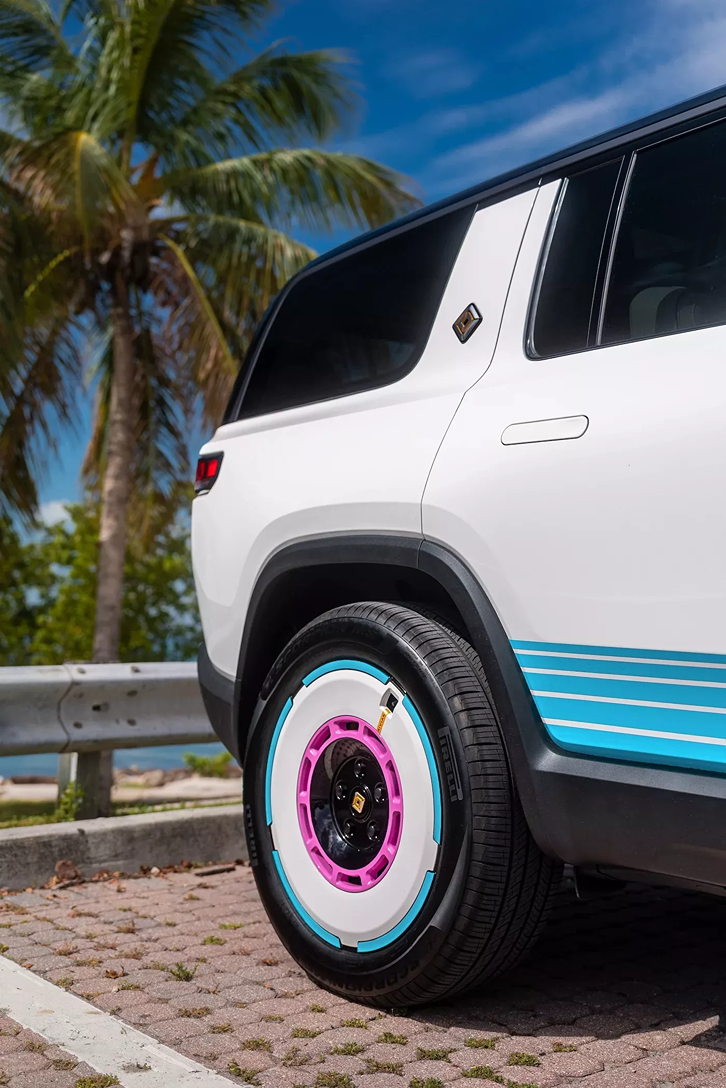 2025 Rivian R1S Miami Exterior
