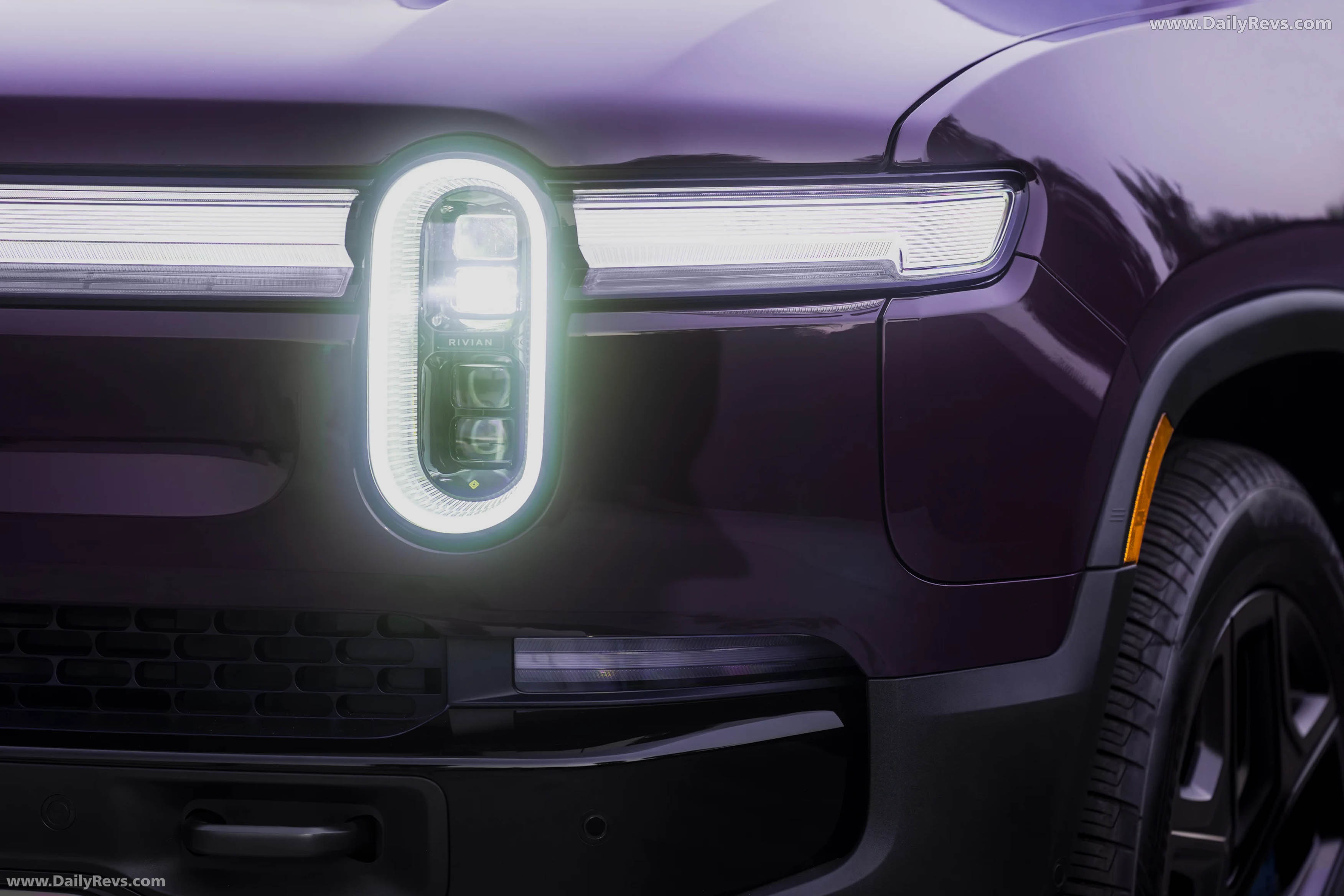 2025 Rivian R1S Borealis Exterior