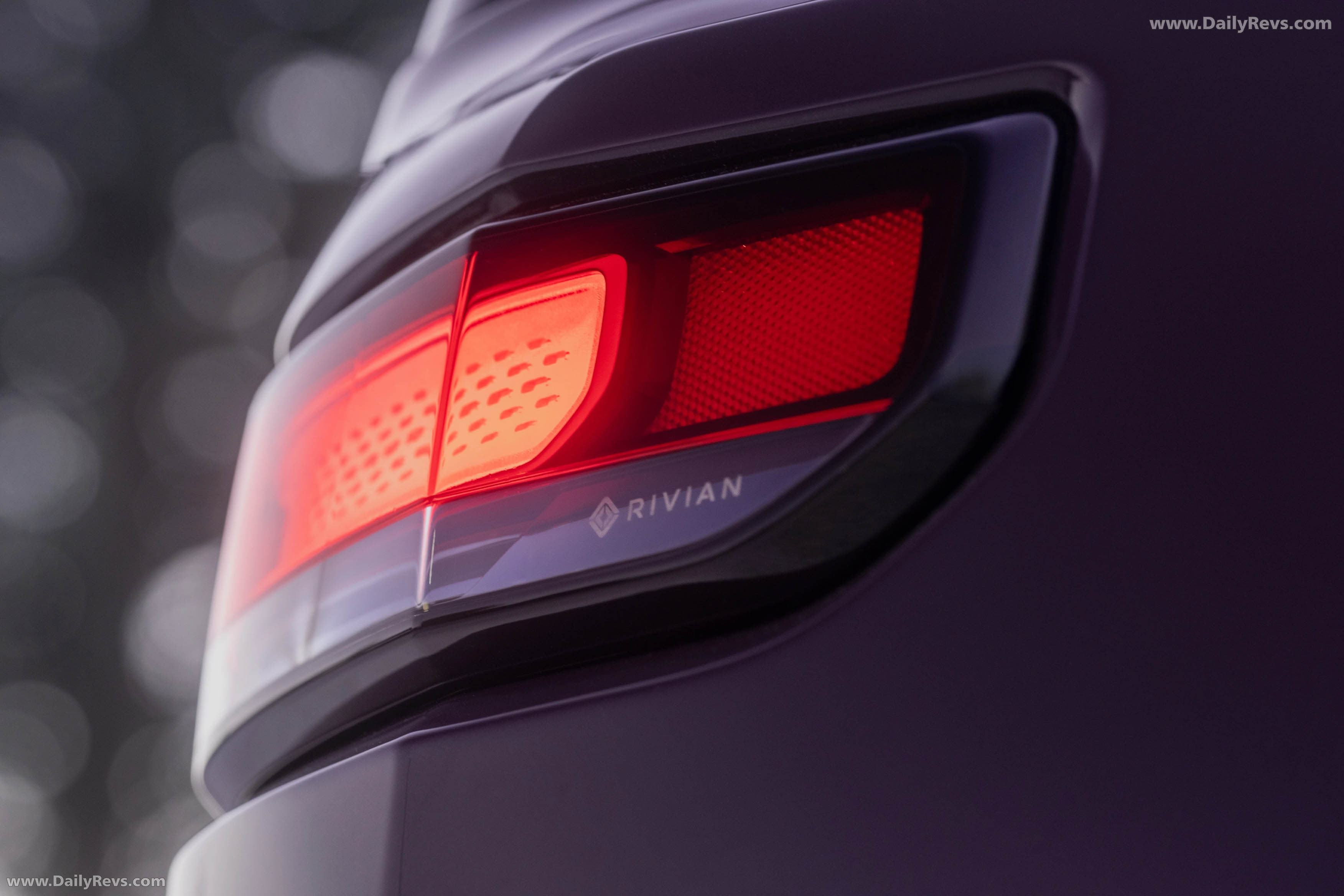 2025 Rivian R1S Borealis Exterior