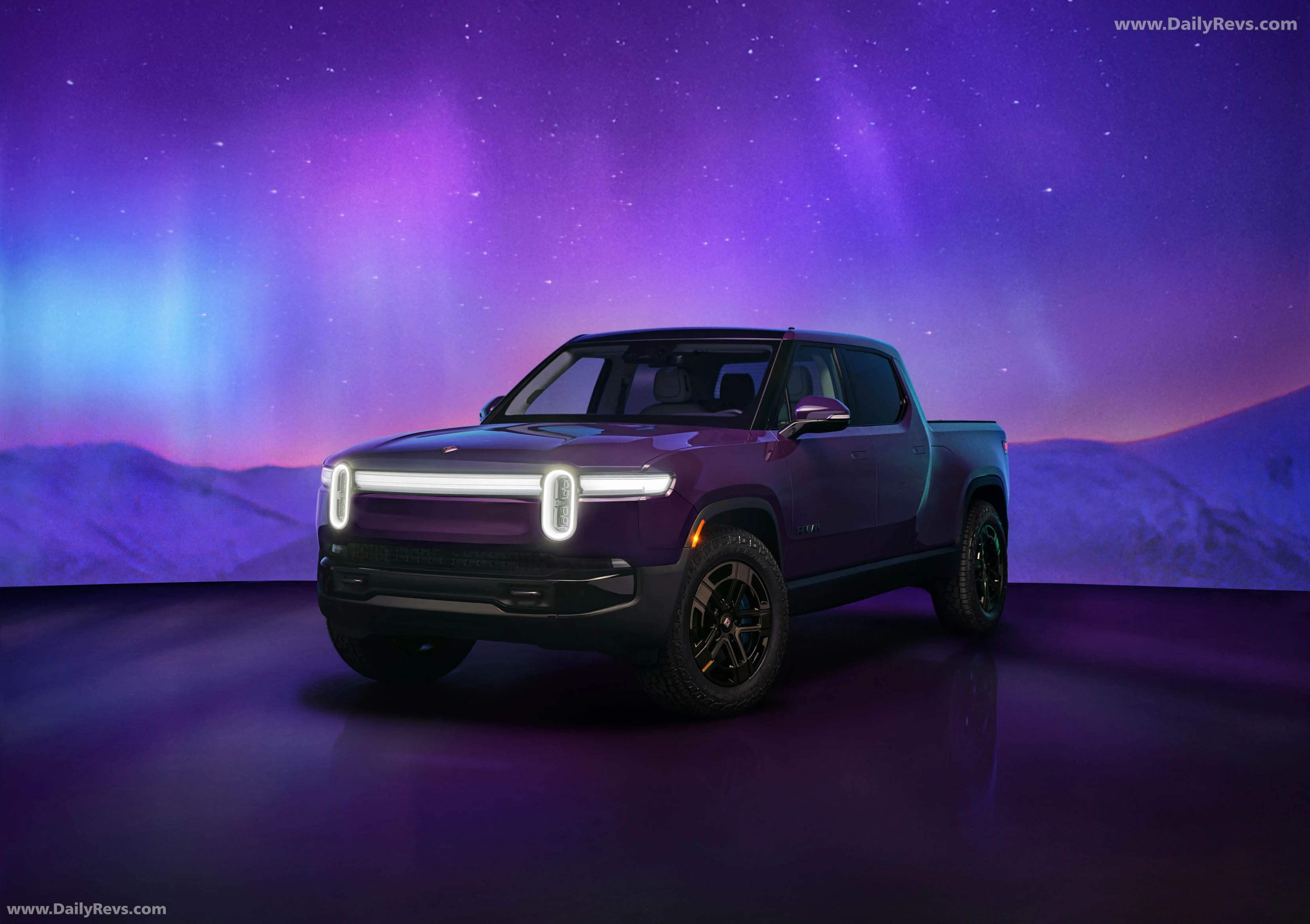 2025 Rivian R1T Borealis Front View