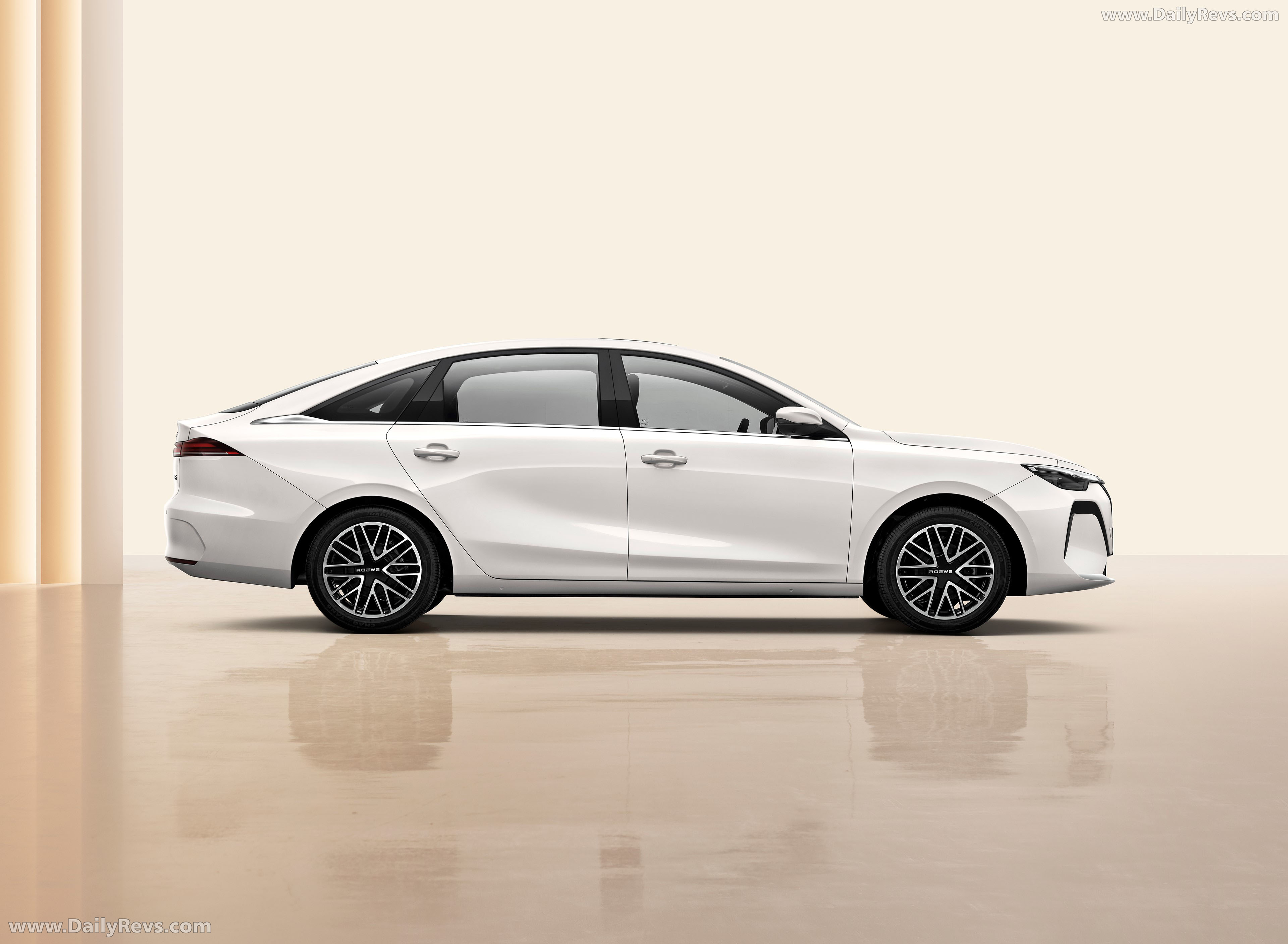 2026 Roewe i6 Side View