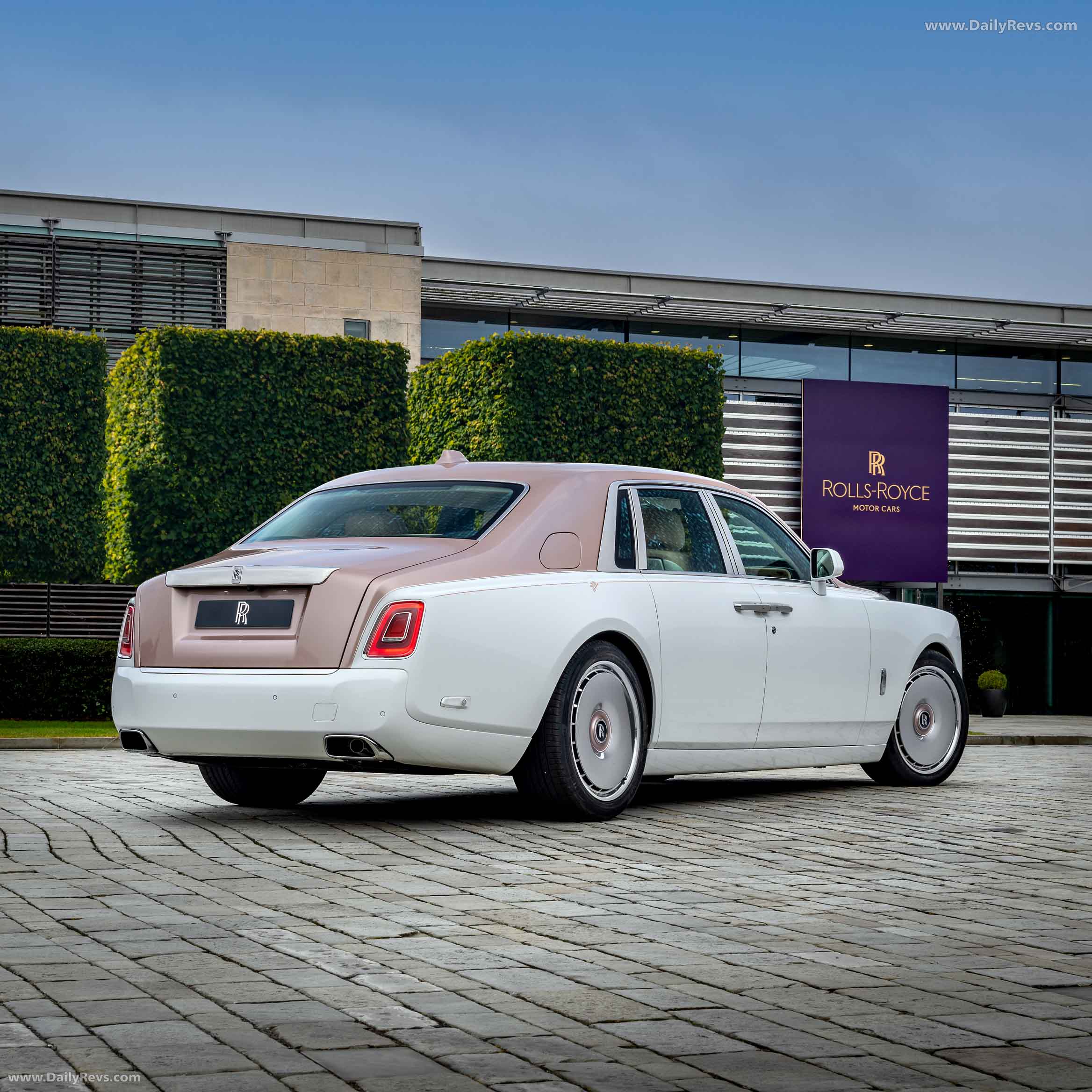 2026 Rolls-Royce Phantom Dentelle Rear View