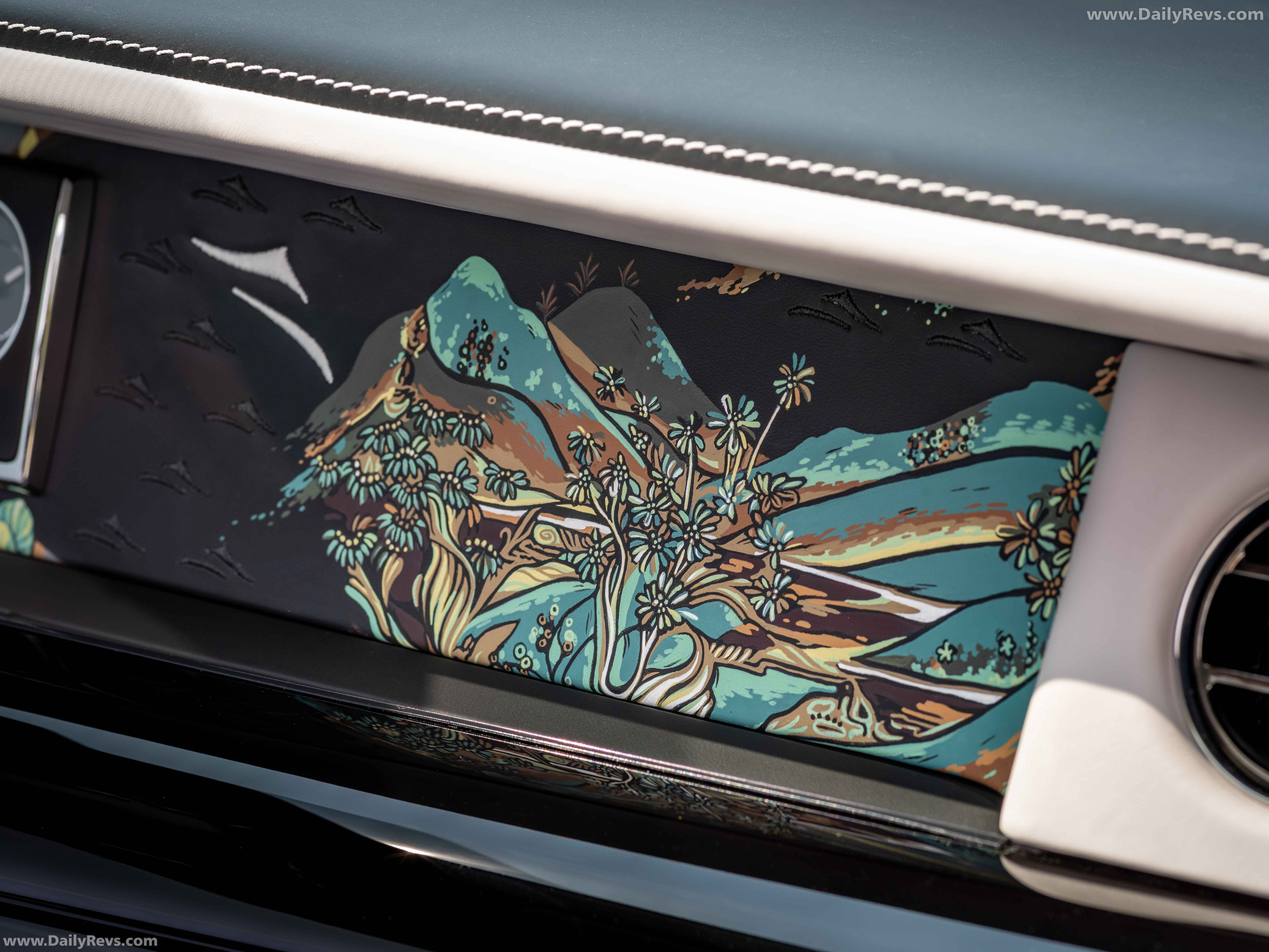 2026 Rolls-Royce Phantom Extended Chinese Mural Art Interior