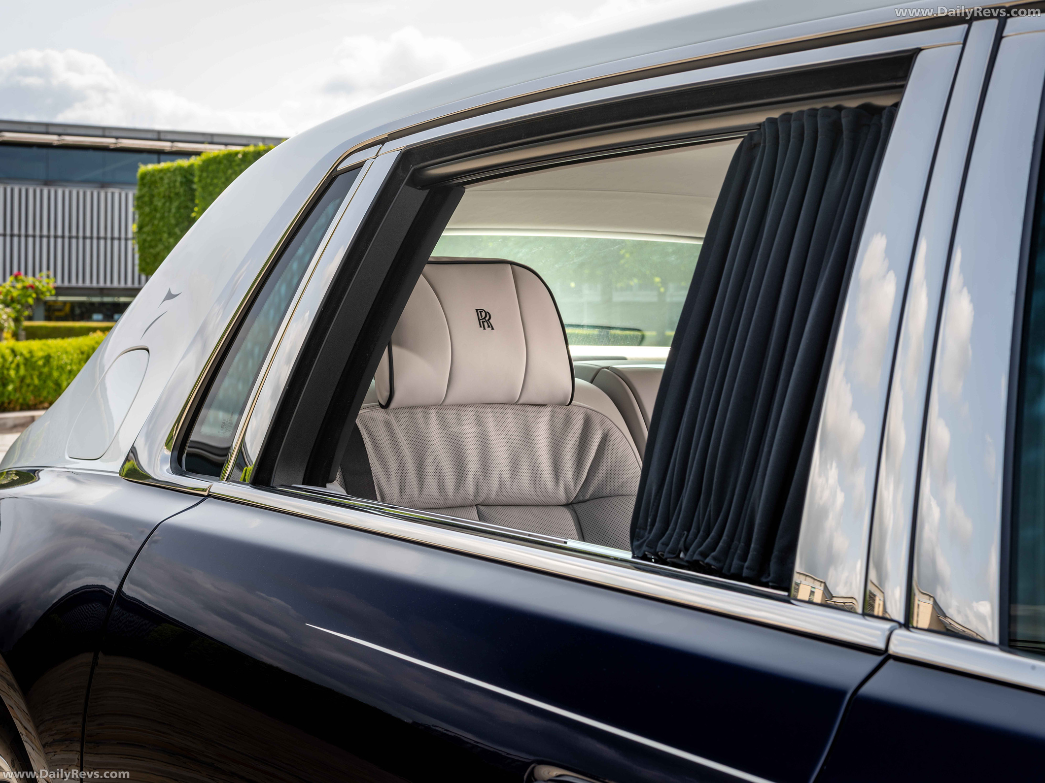 2026 Rolls-Royce Phantom Extended Chinese Mural Art Interior