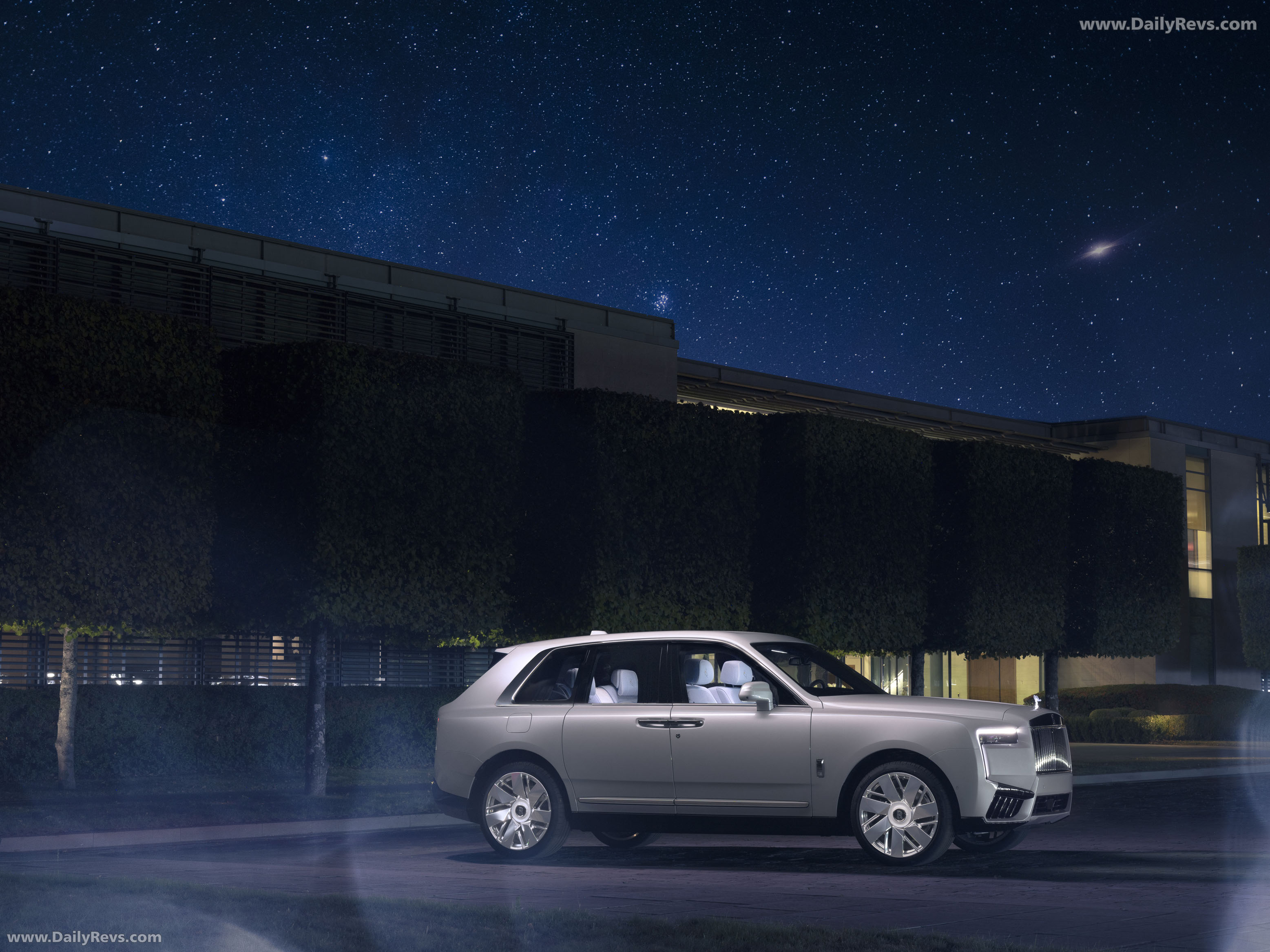 2026 Rolls-Royce Cullinan Cosmos Side View