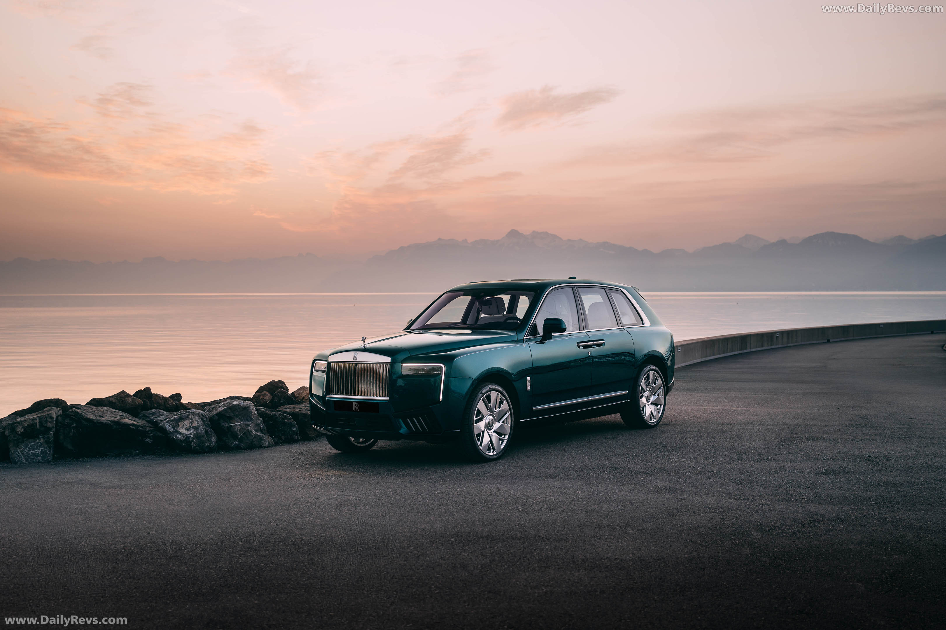 2026 Rolls-Royce Cullinan Yachting Front View