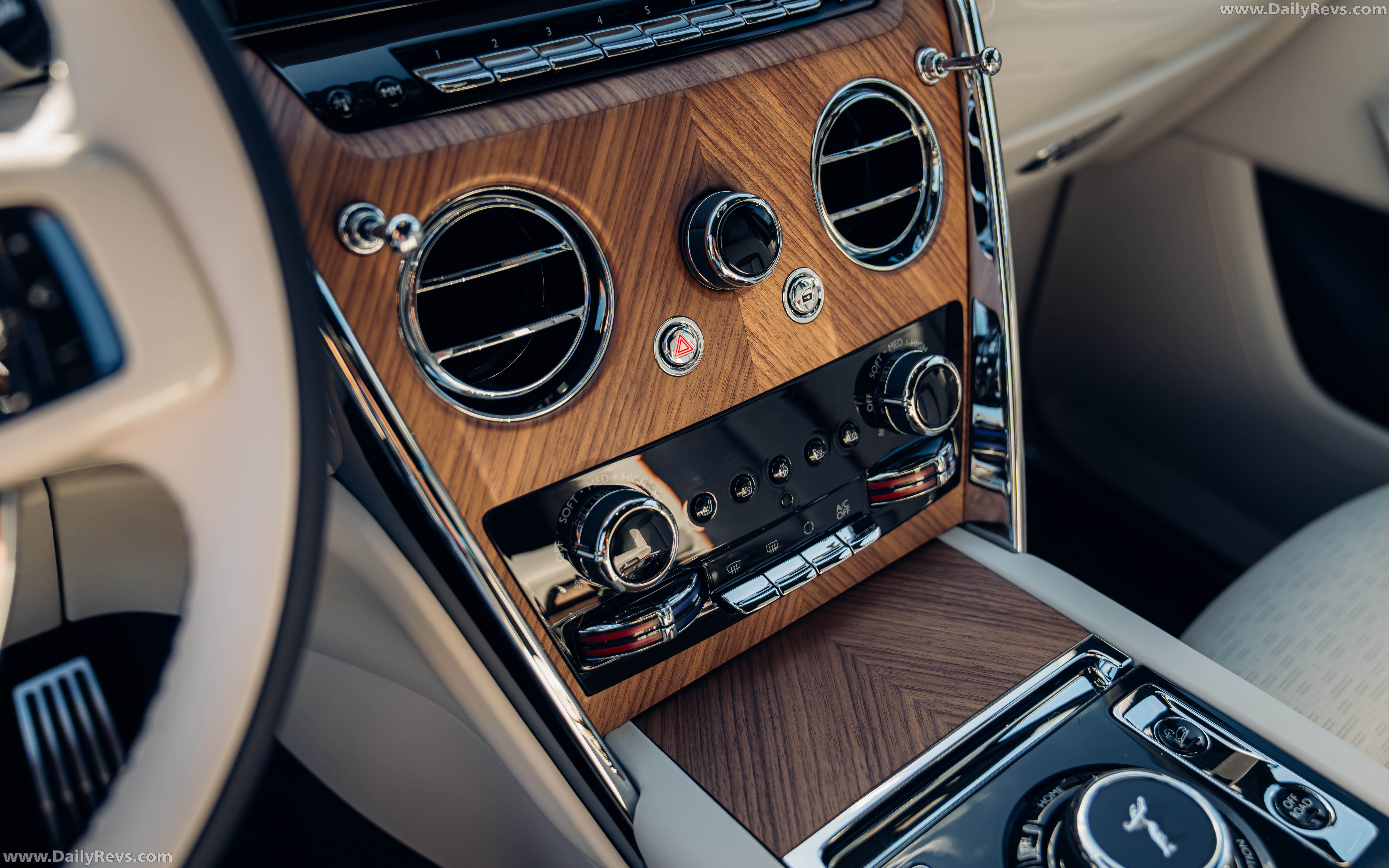 2026 Rolls-Royce Cullinan Bohemian Sunset Interior