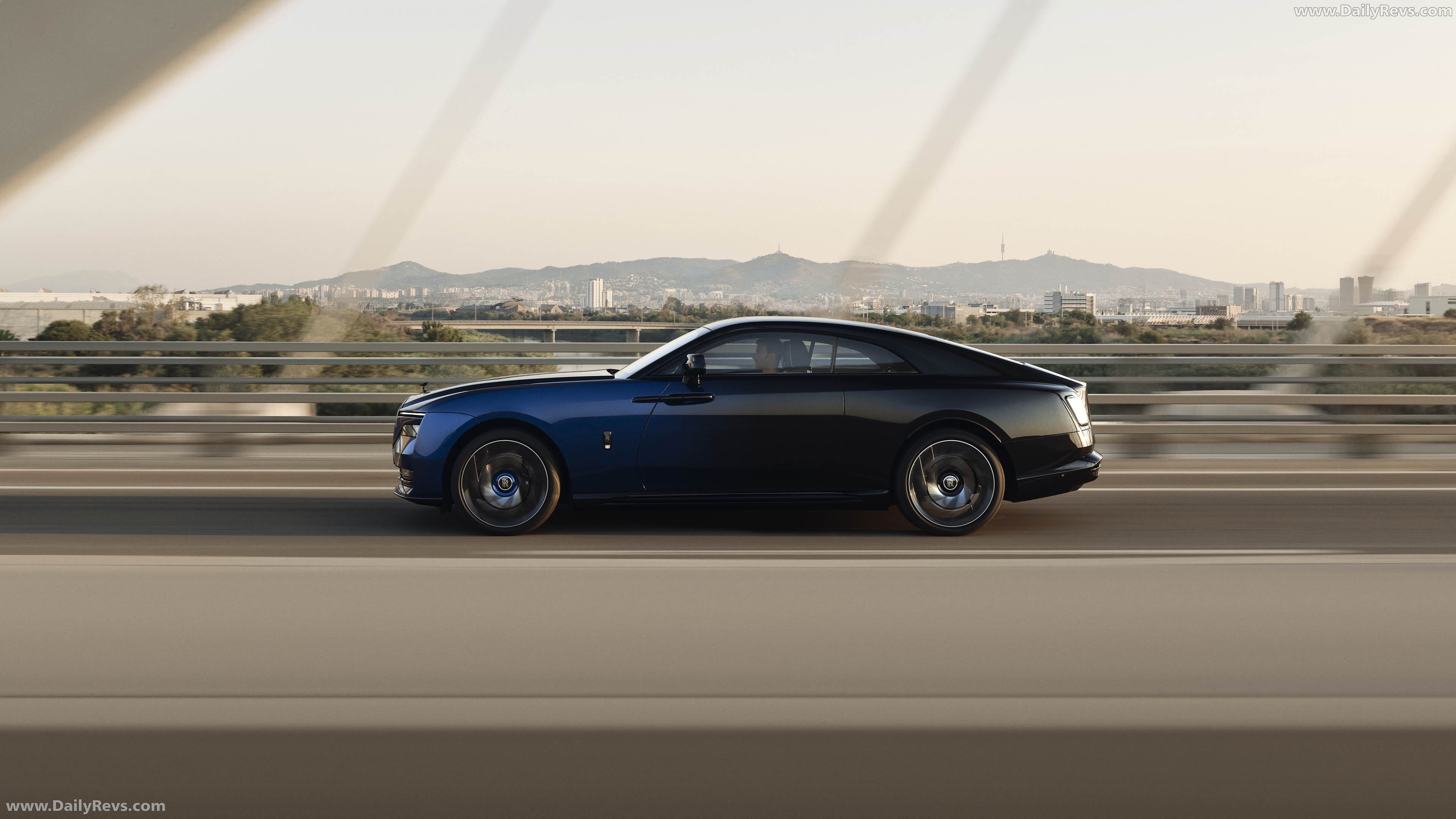2027 Rolls-Royce Spectre Black Badge Series II Gradient Side View