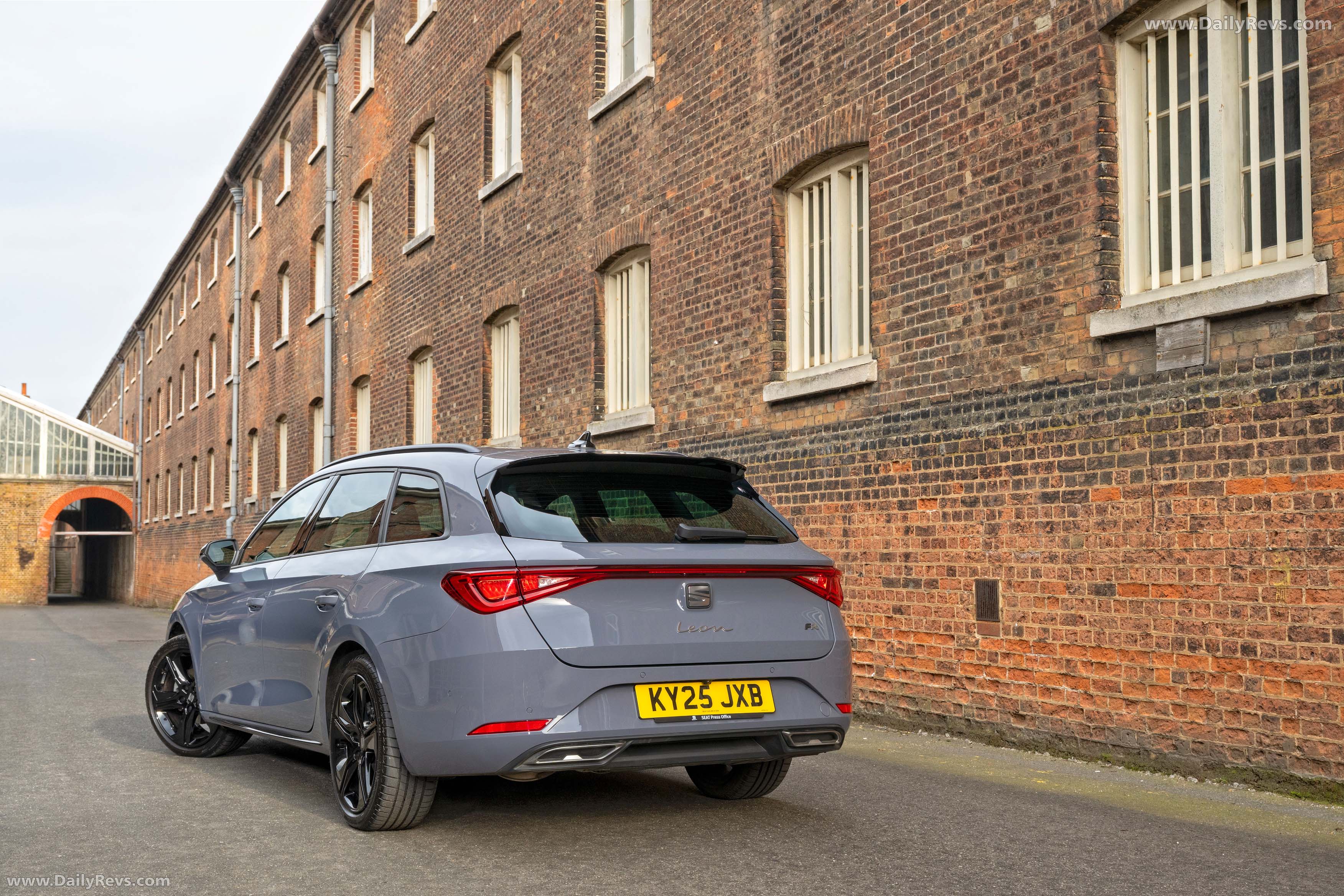 2026 Seat Leon Estate FR UK Version Rear View