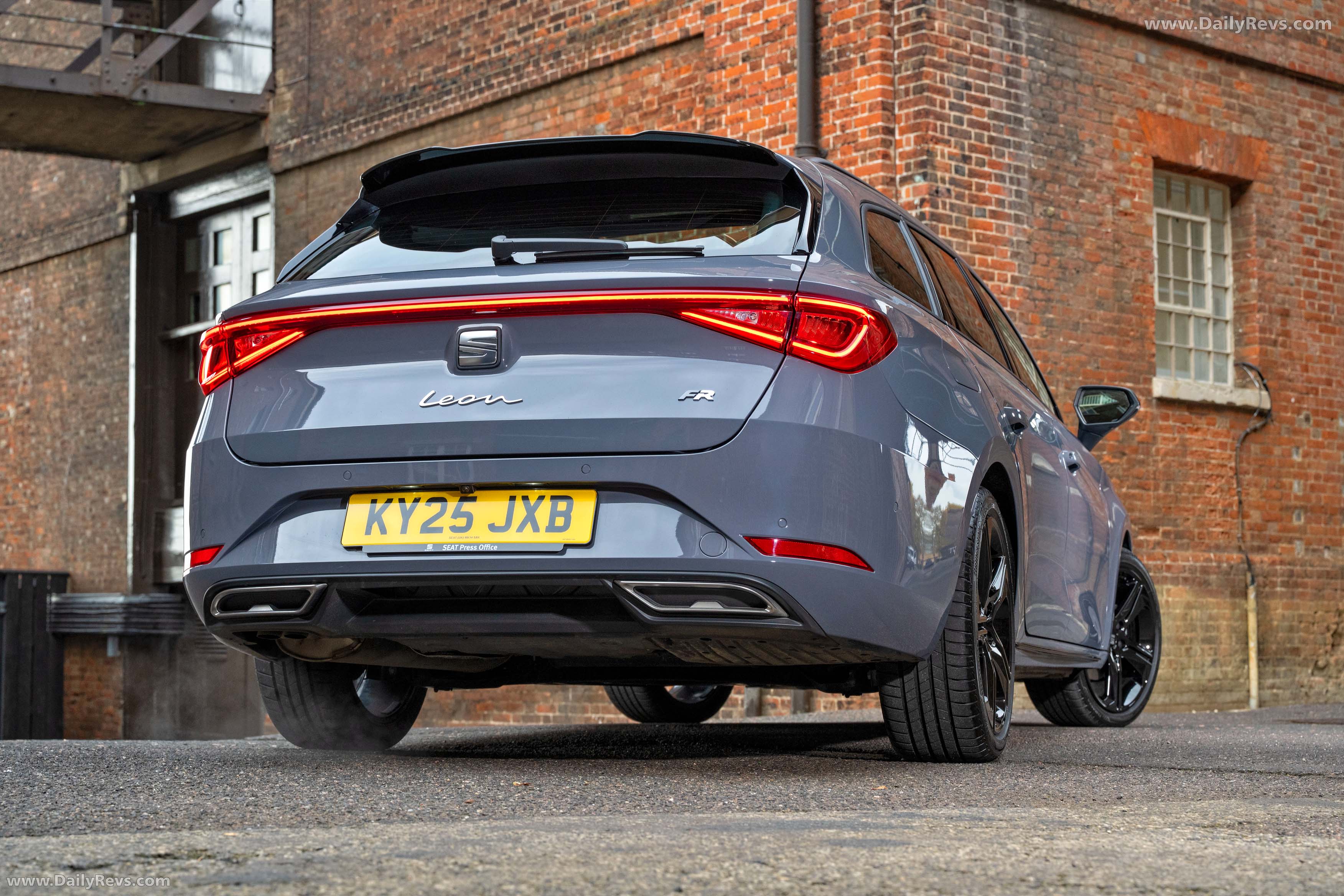 2026 Seat Leon Estate FR UK Version Rear View