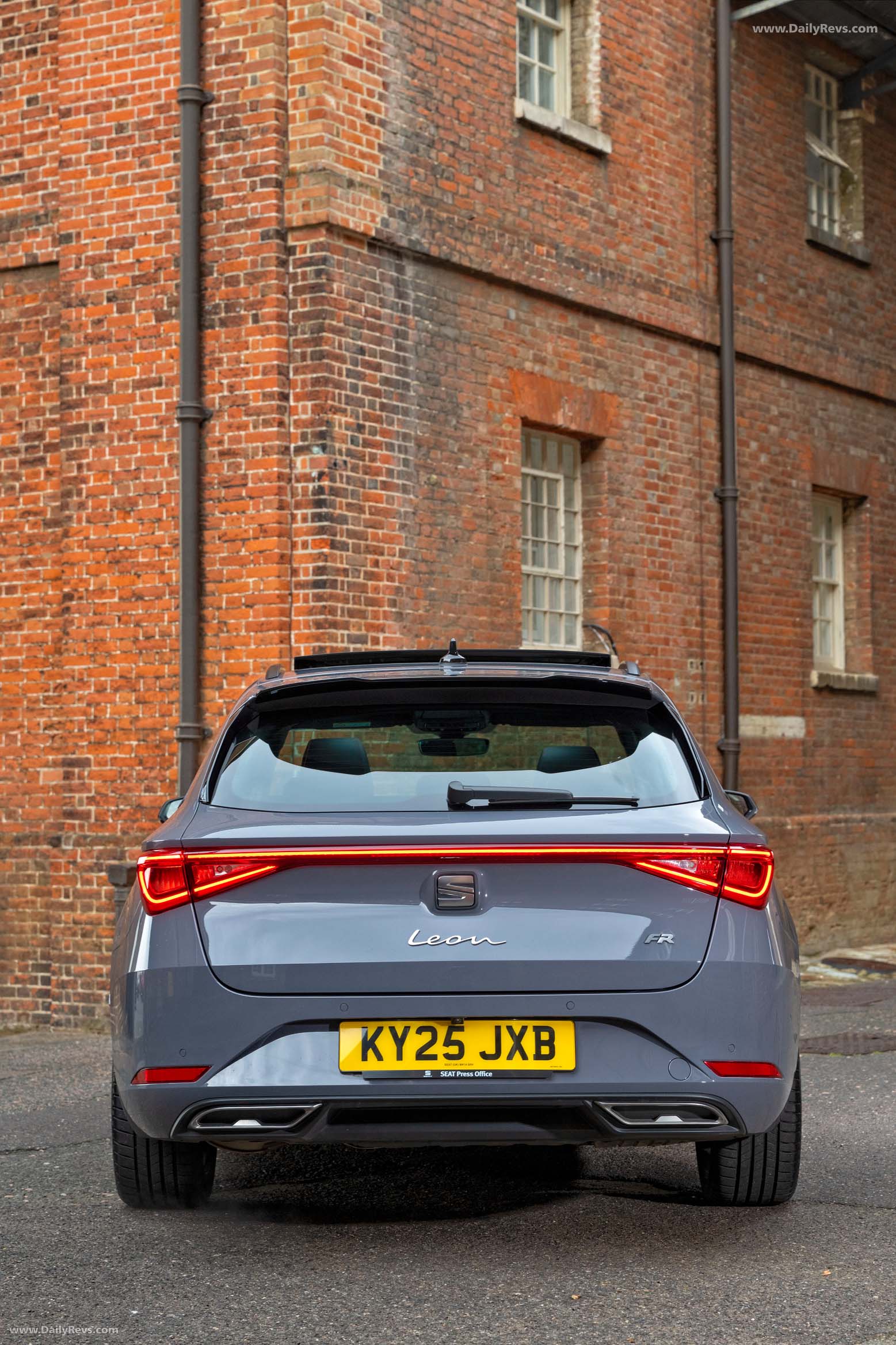 2026 Seat Leon Estate FR UK Version Rear View