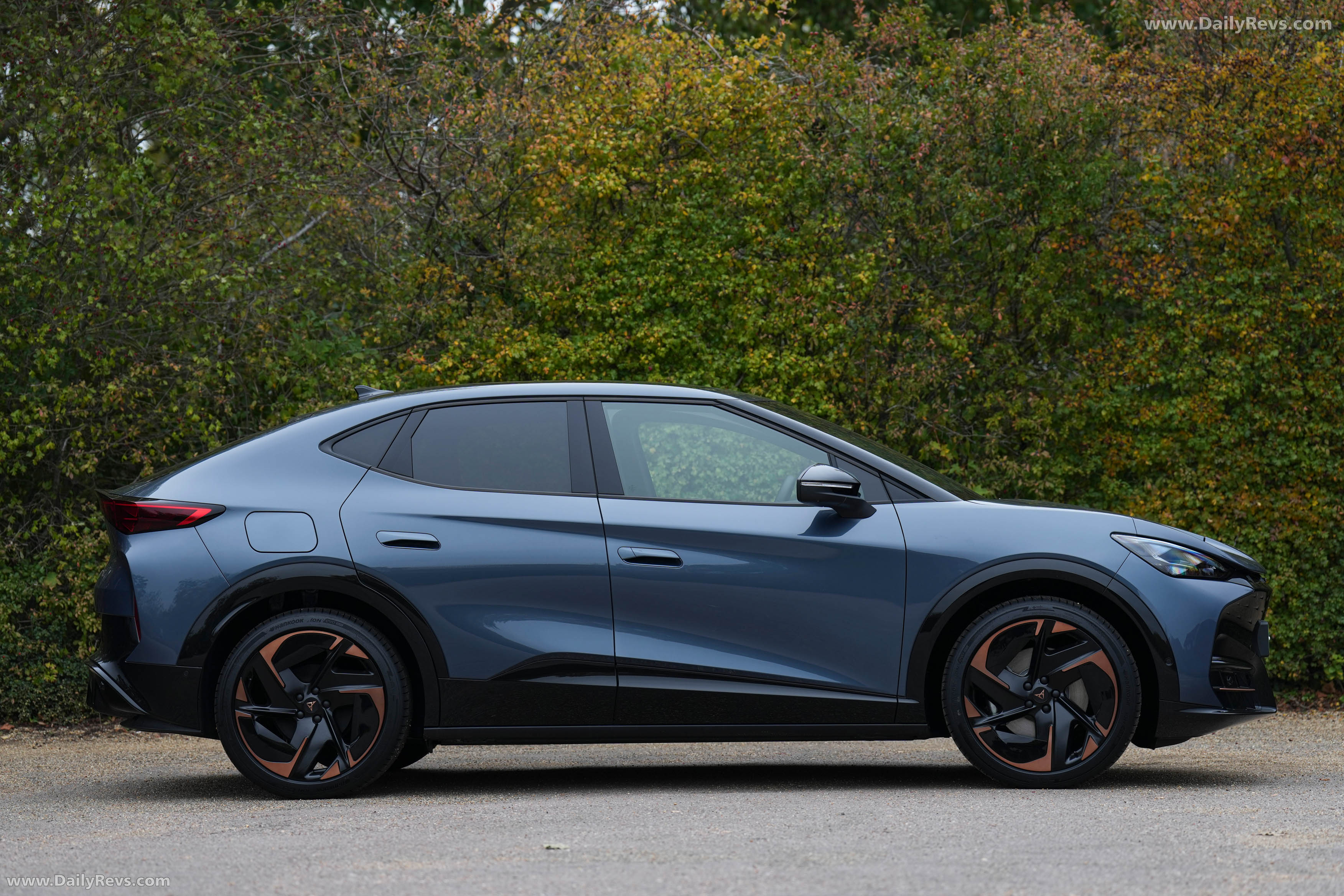 2026 Seat Cupra Tavascan VZ Side View