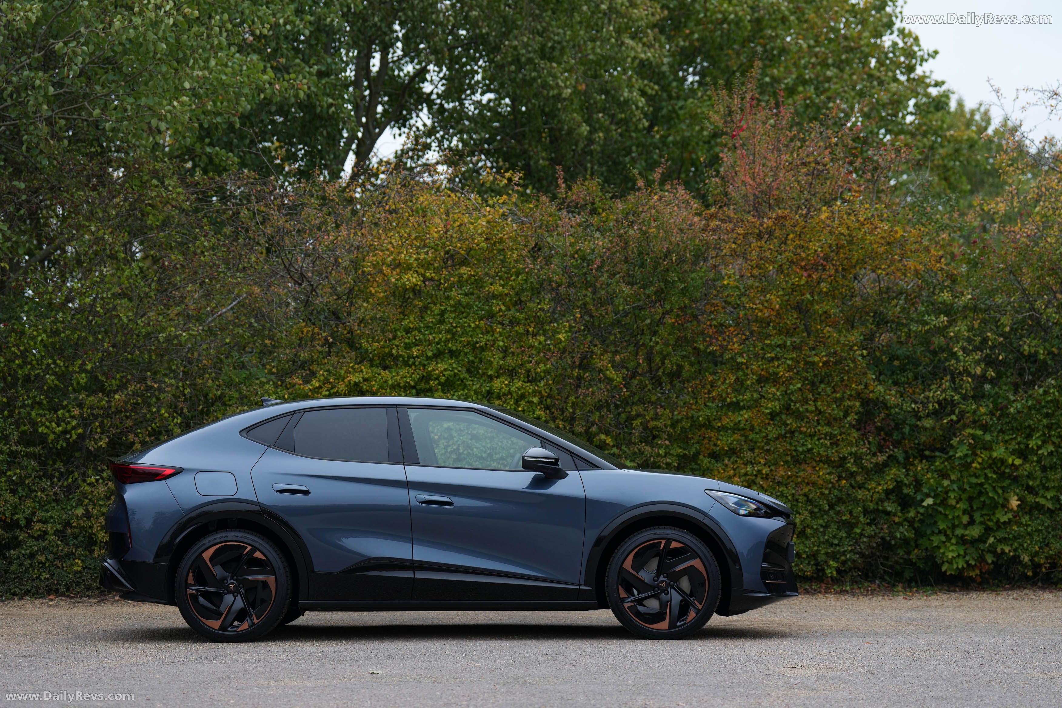 2026 Seat Cupra Tavascan VZ Side View