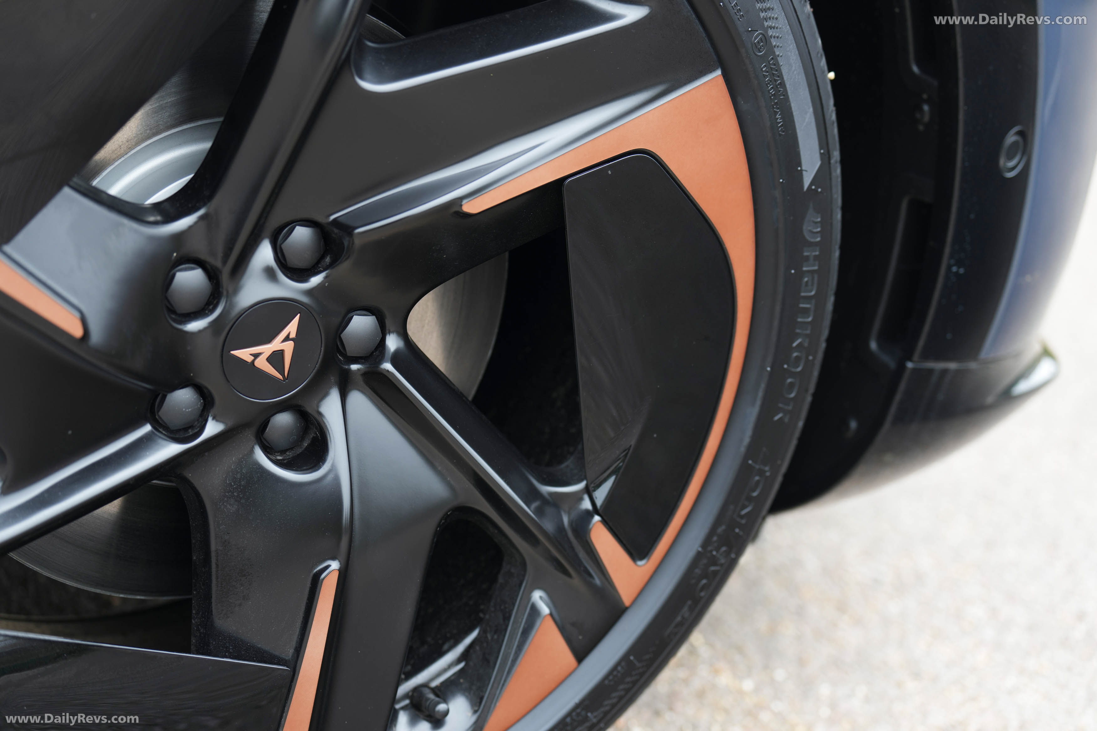2026 Seat Cupra Tavascan VZ Exterior