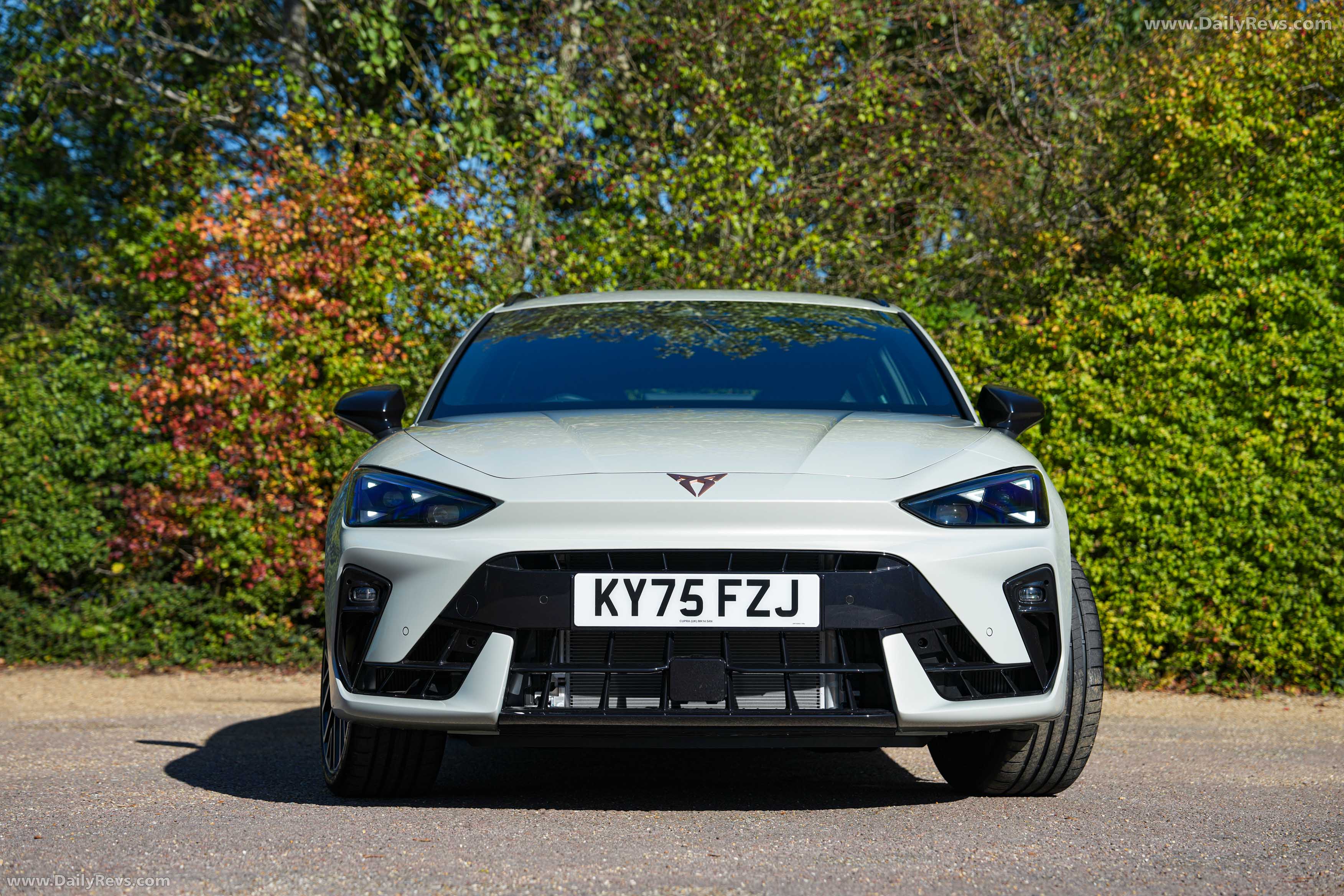 2025 Seat Cupra Leon Sportstourer UK Version Front View