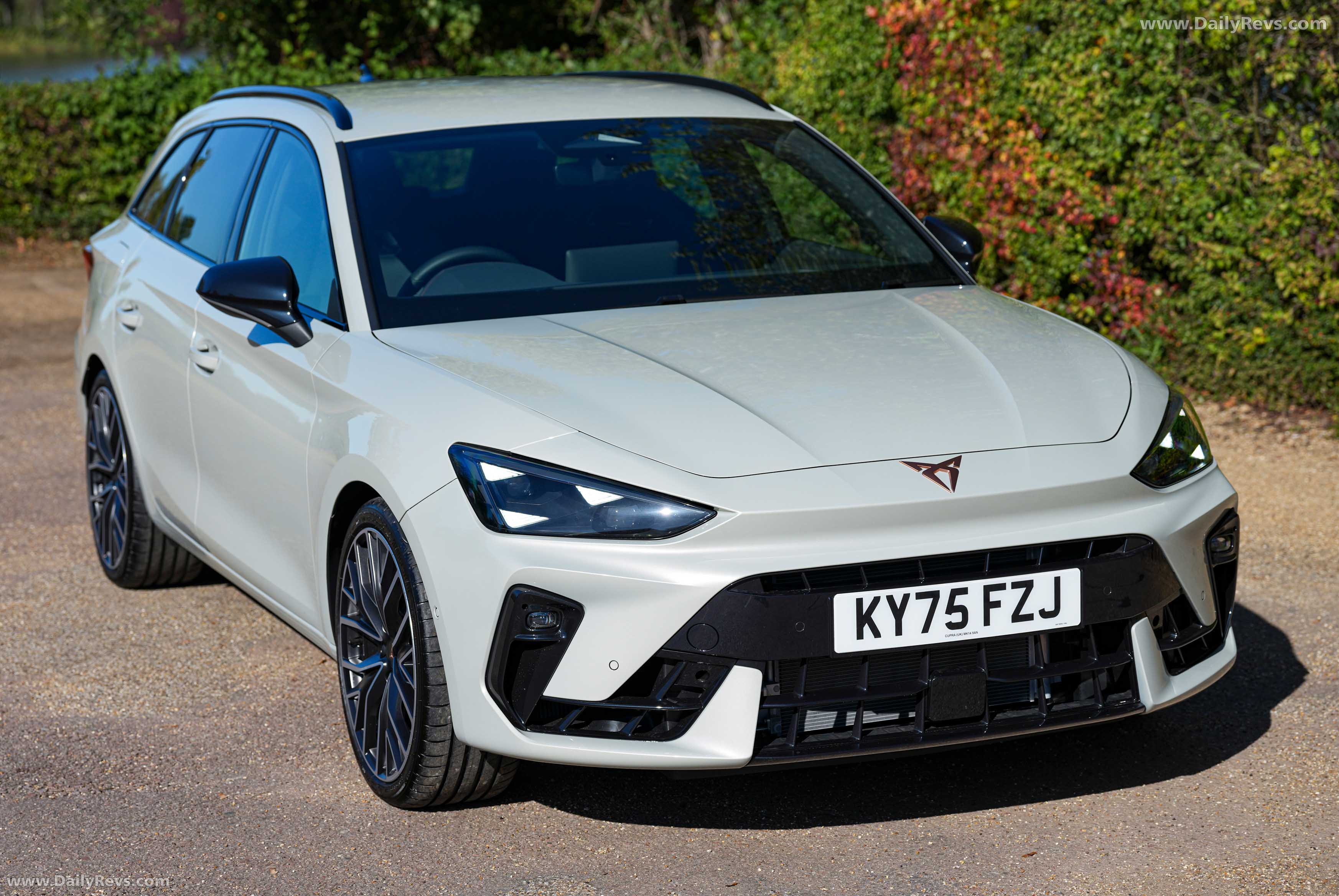 2025 Seat Cupra Leon Sportstourer UK Version Front View