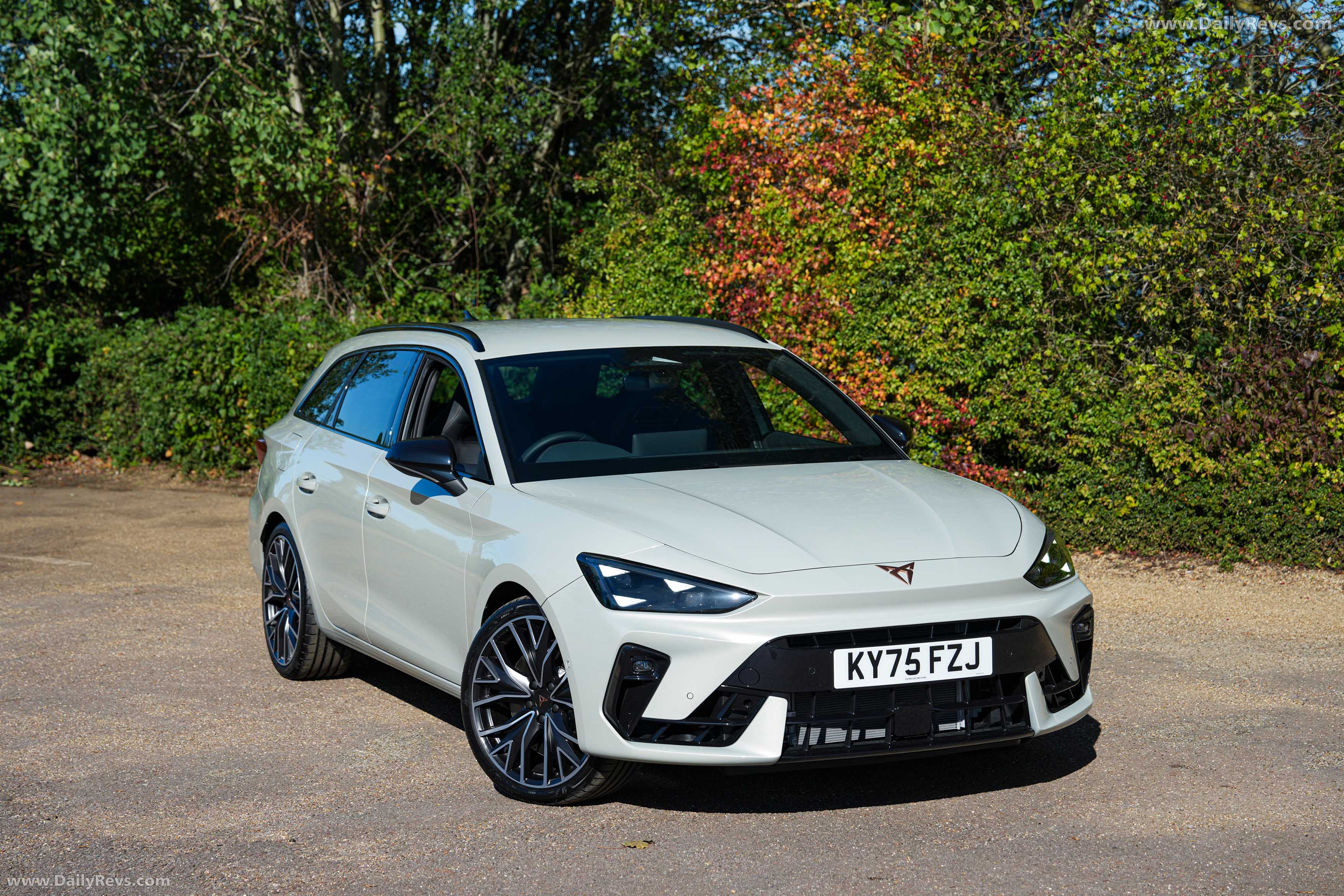 2025 Seat Cupra Leon Sportstourer UK Version Front View