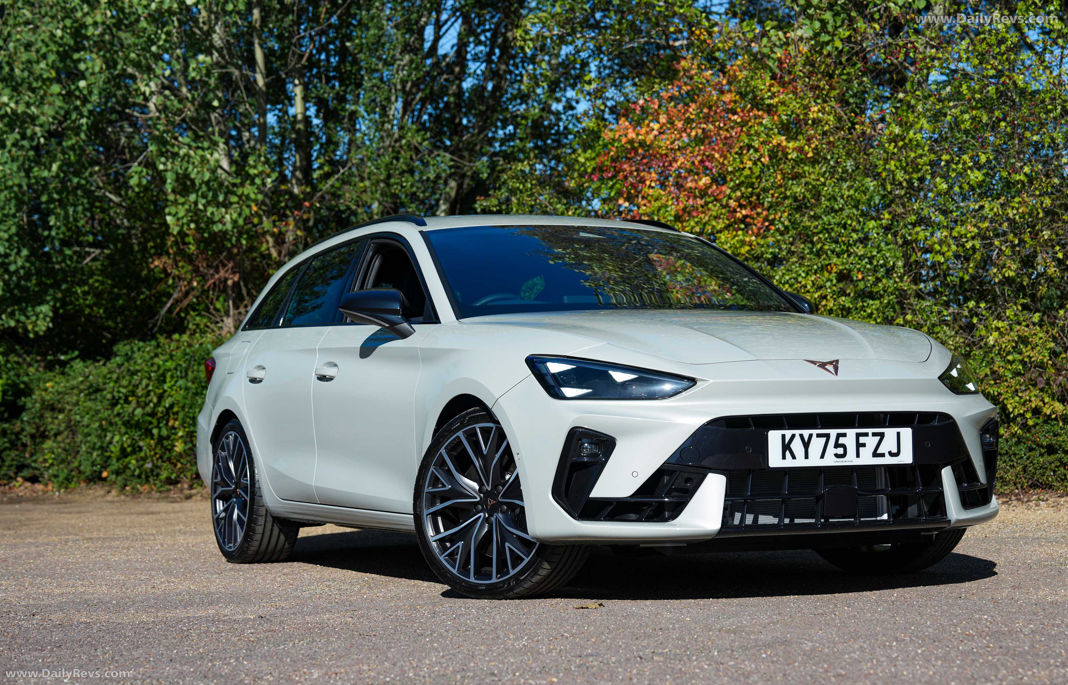 2025 Seat Cupra Leon Sportstourer UK Version Front View