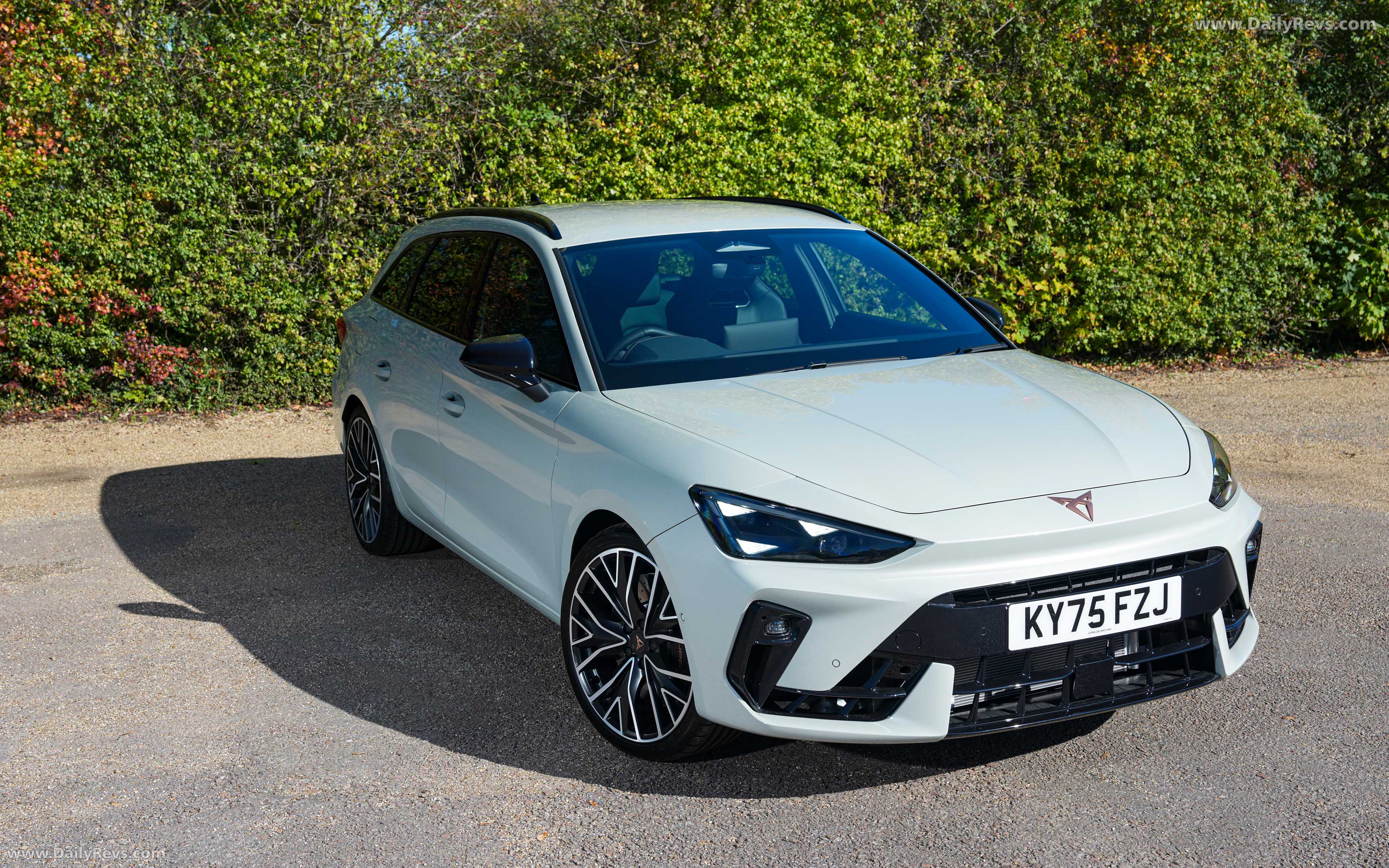 2025 Seat Cupra Leon Sportstourer UK Version Front View